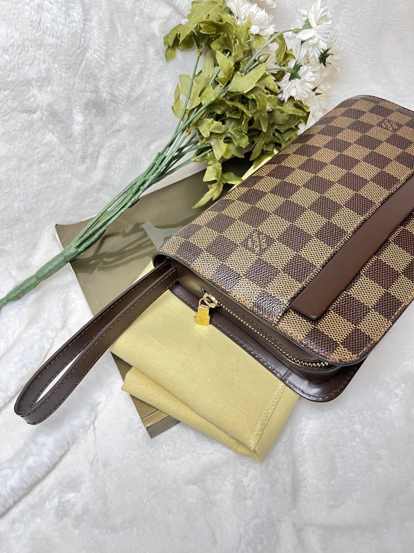 Authentic pre-owned Louis Vuitton st Louis clutch