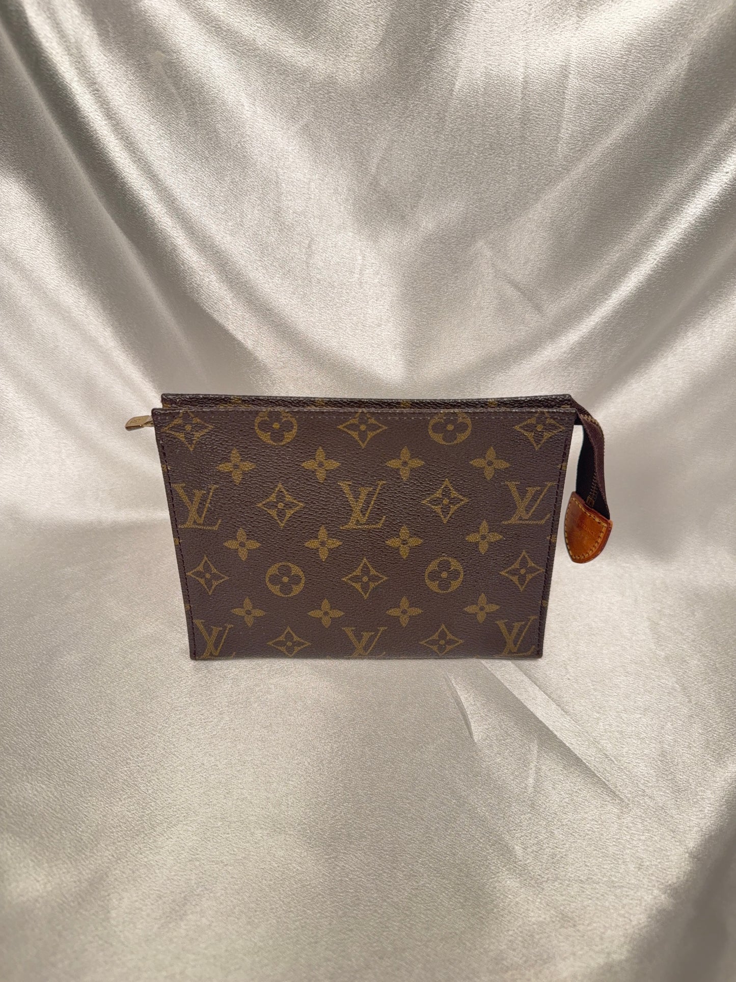 Louis Vuitton Toiletry 19