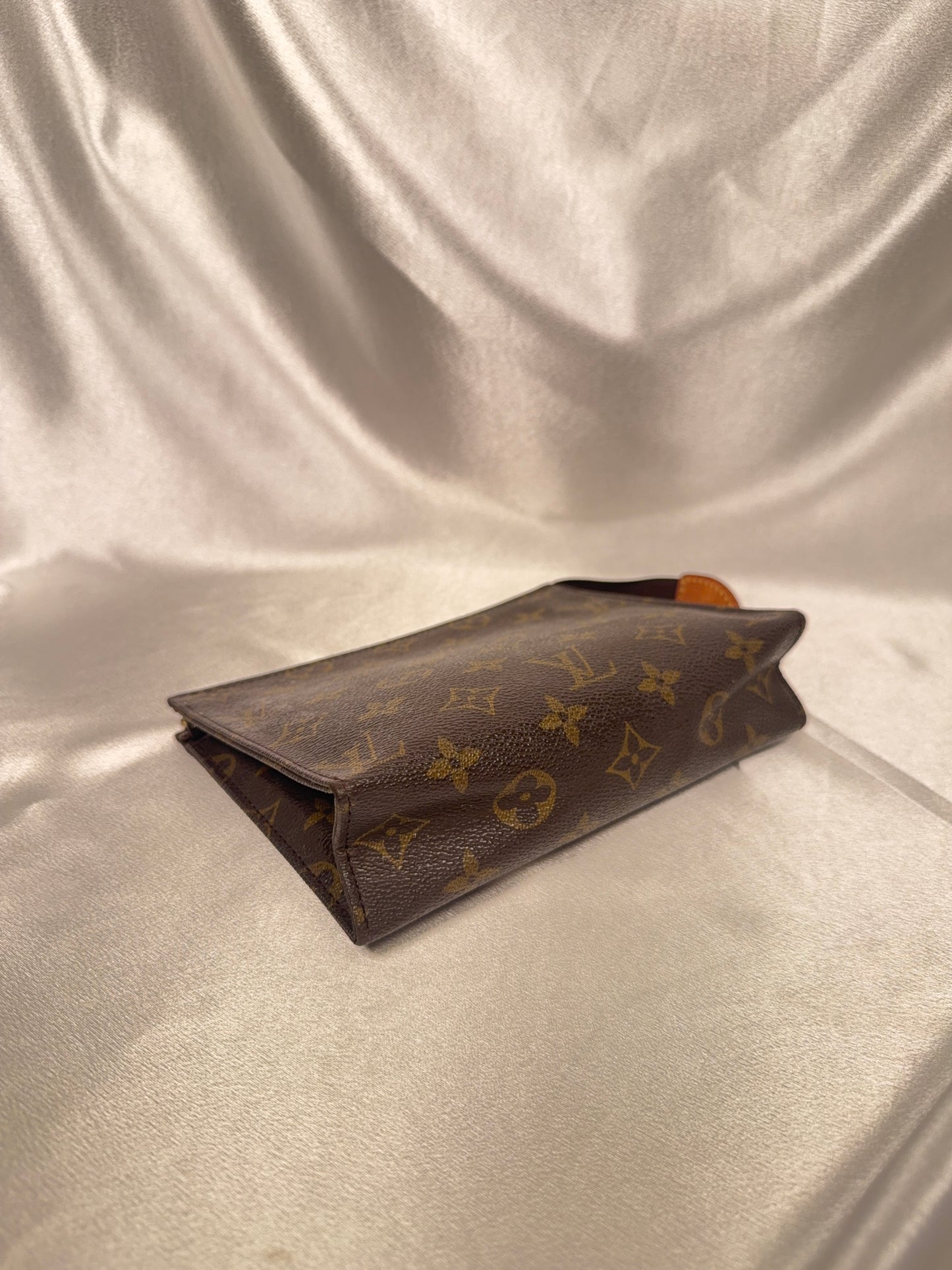 Louis Vuitton Toiletry 19