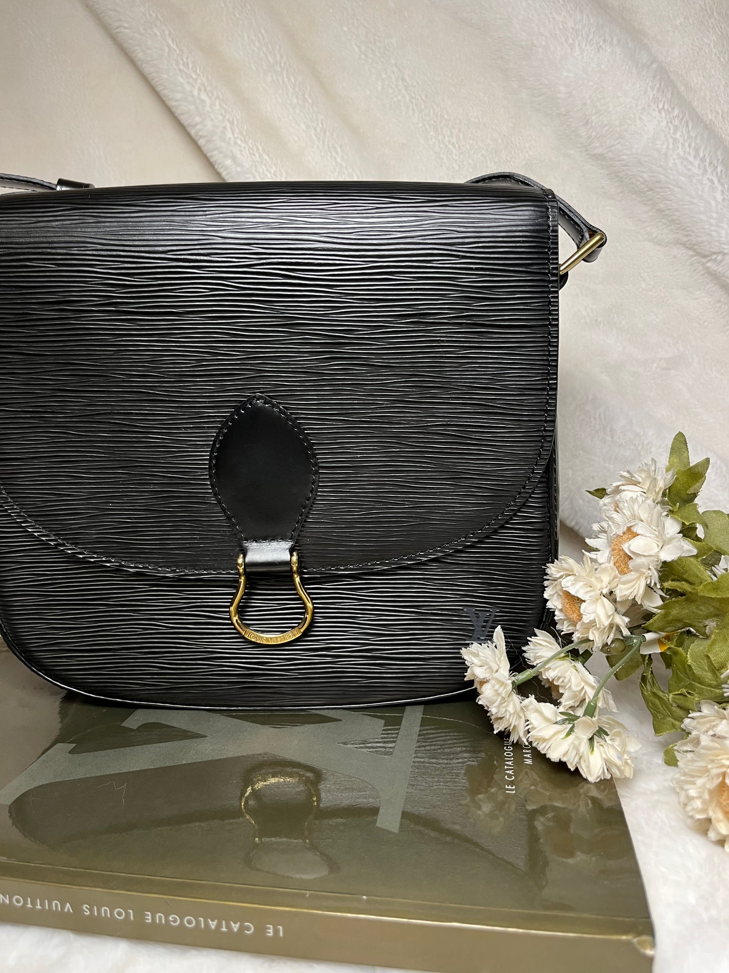 Authentic pre-owned Louis Vuitton Saint Cloud GM epi noir
