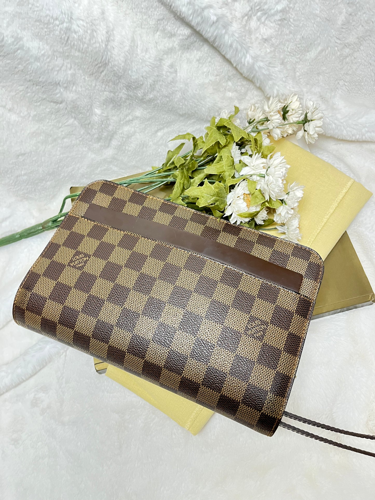 Authentic pre-owned Louis Vuitton st Louis clutch
