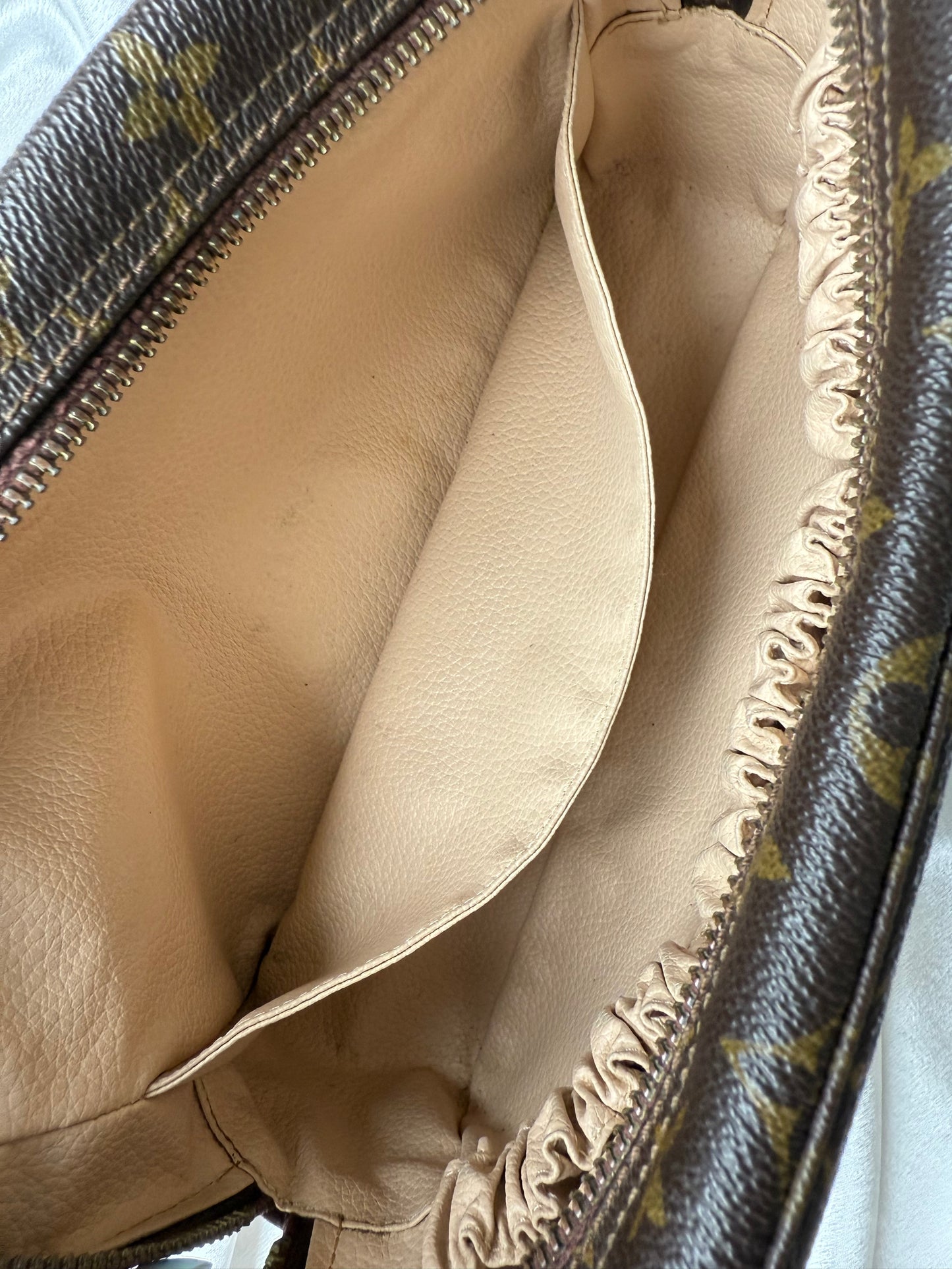 Louis Vuitton trousse 28 toilette