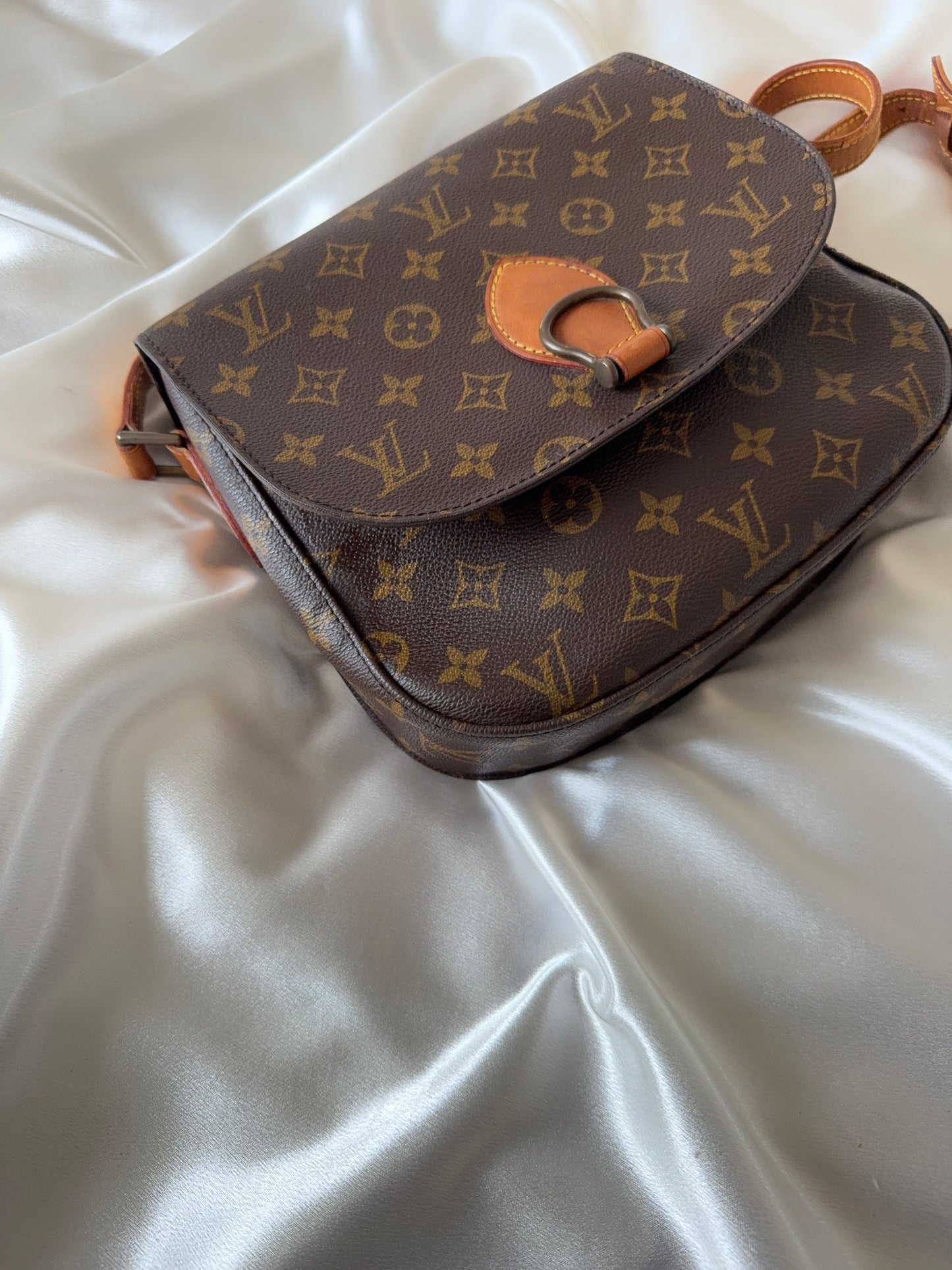 Louis Vuitton st Cloud GM crossbody bag