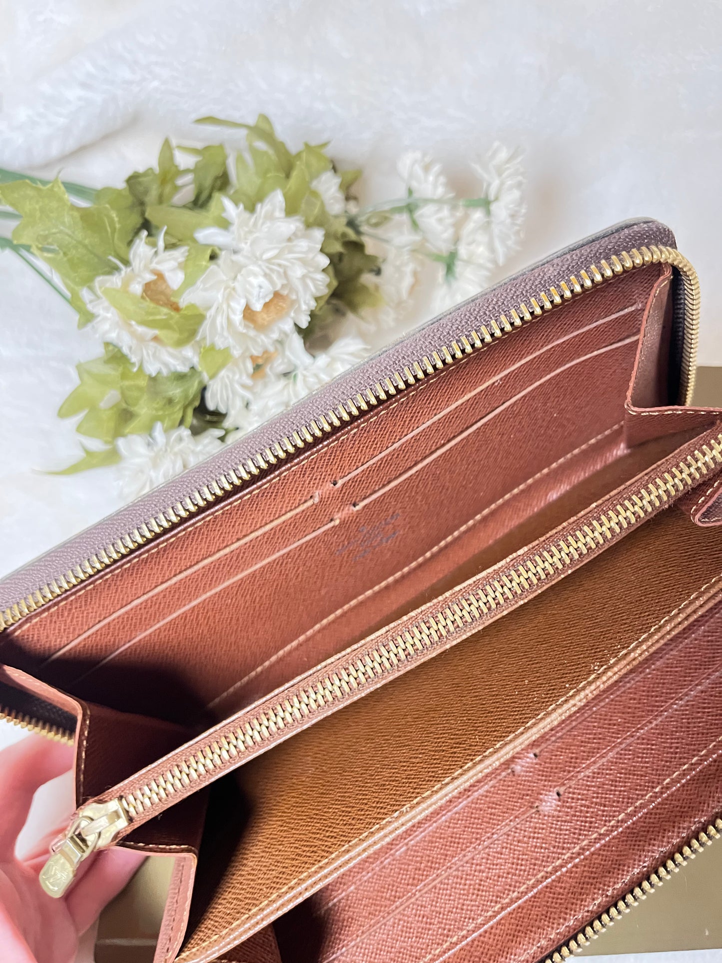 Authentic pre-owned Louis Vuitton zippy compact wallet
