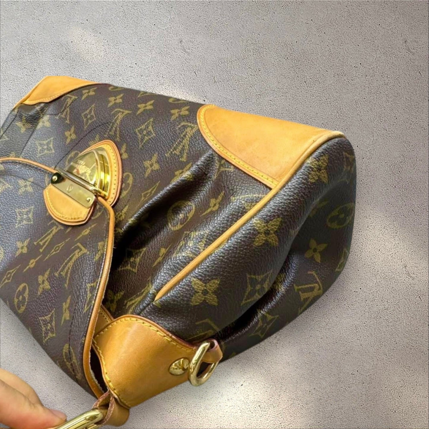 Louis Vuitton Beverly MM shoulder bag