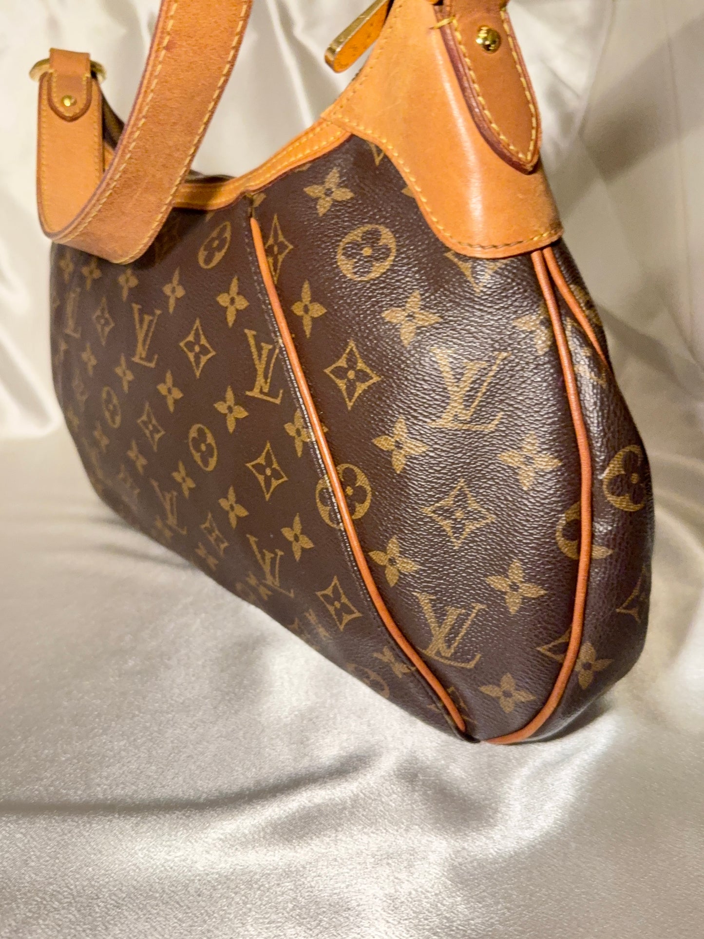 Louis Vuitton Thames GM