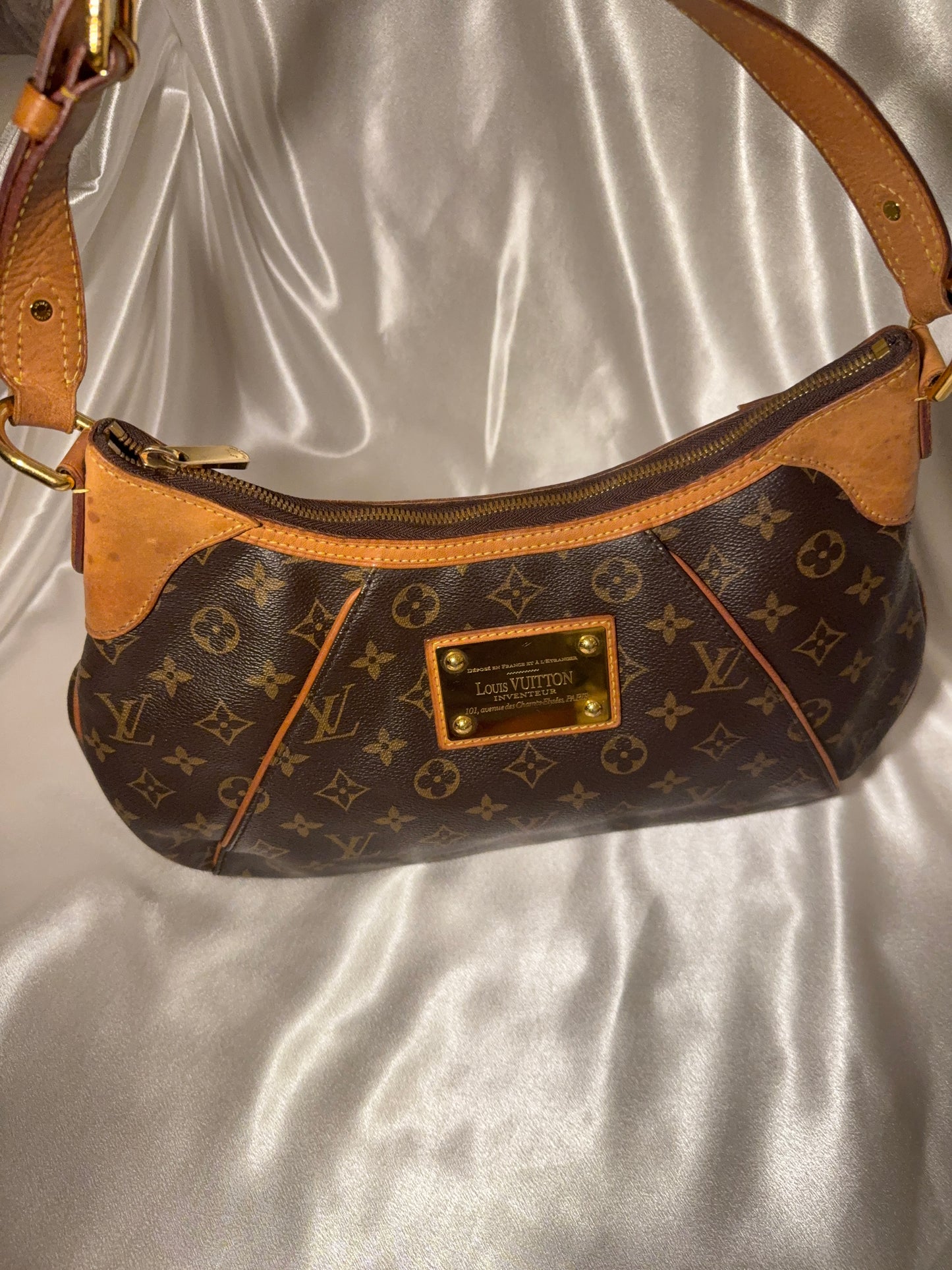Louis Vuitton Thames GM