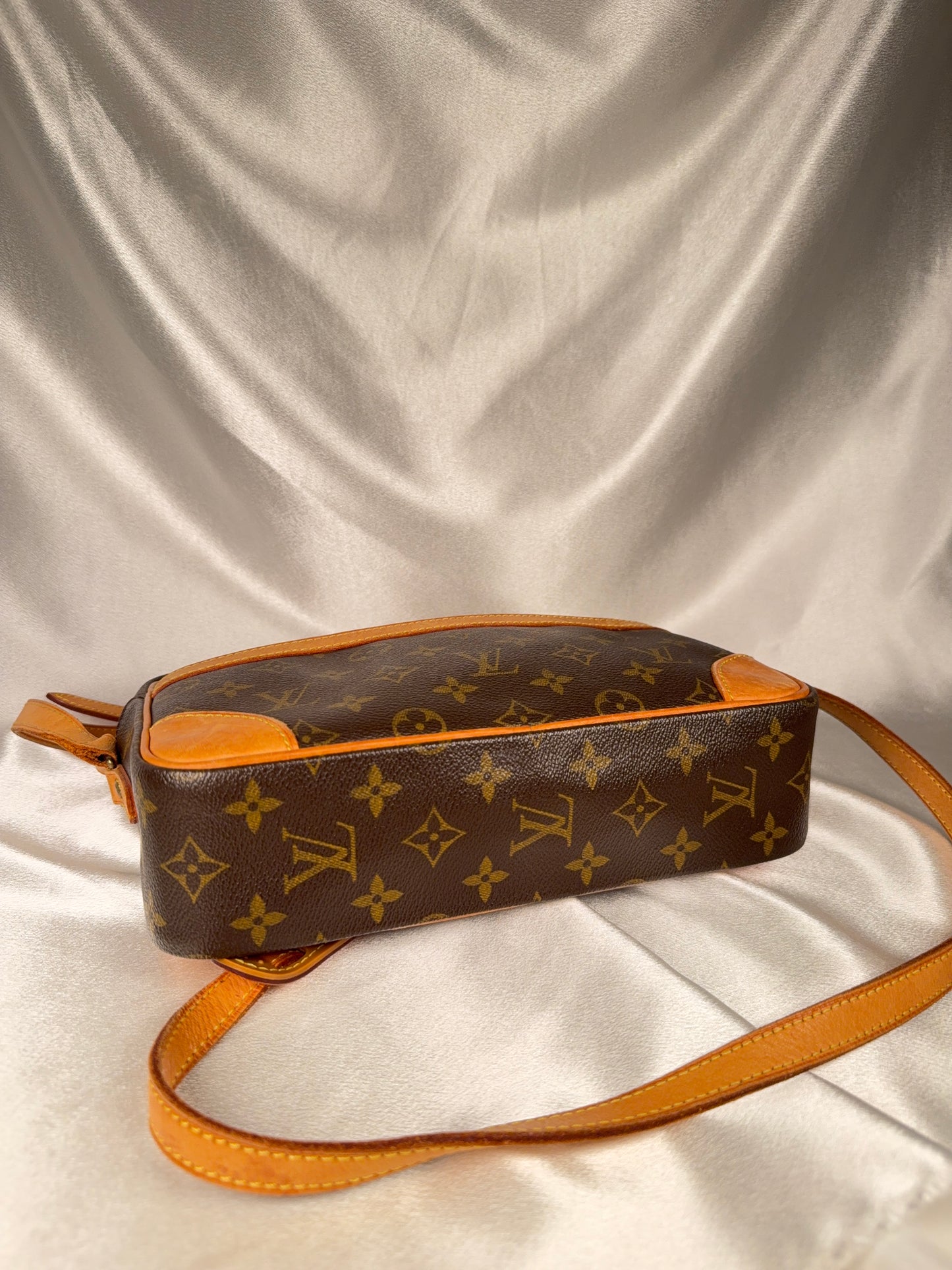 Louis Vuitton Trocadero 30 crossbody