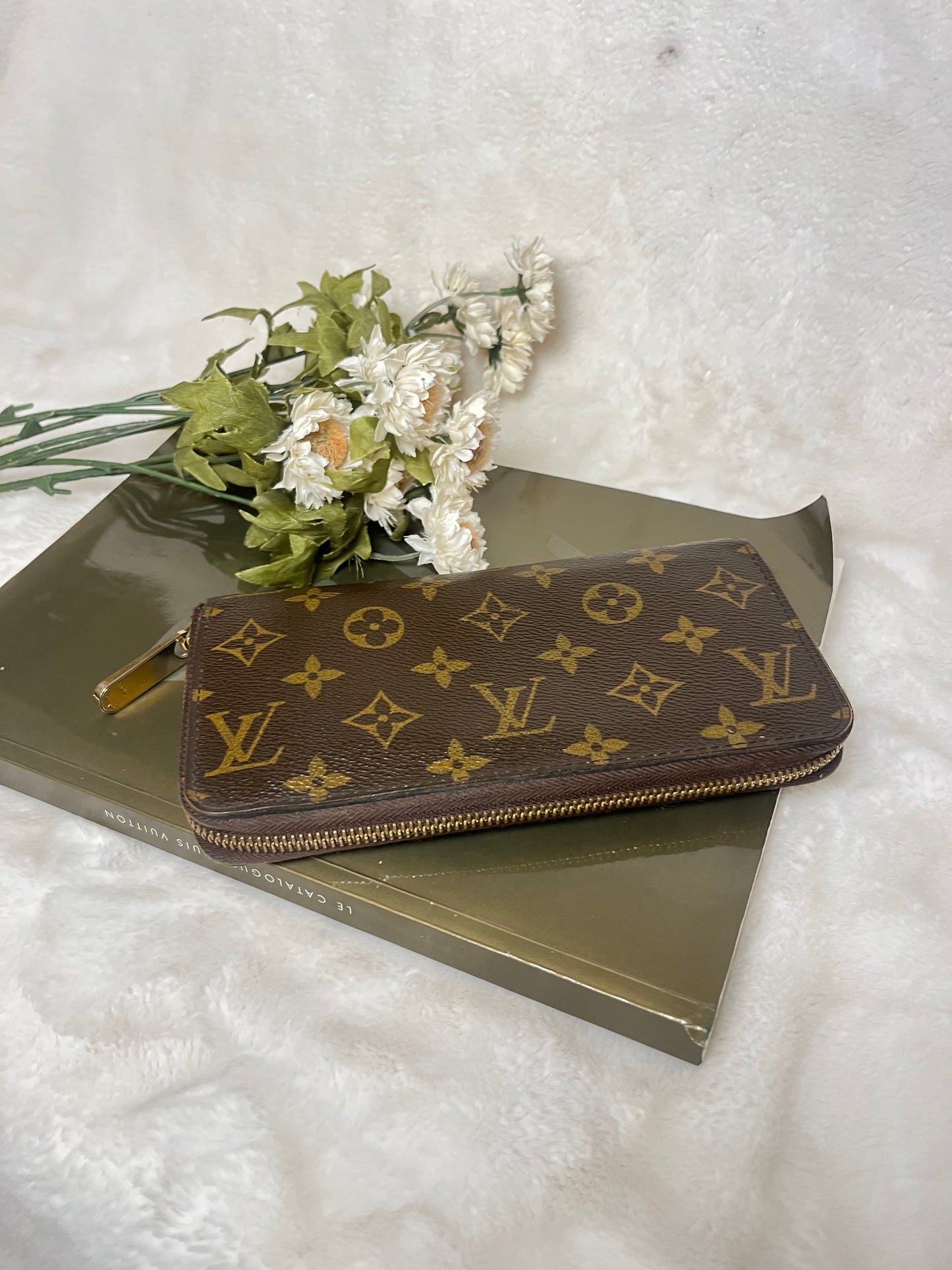 Authentic pre-owned Louis Vuitton zippy wallet