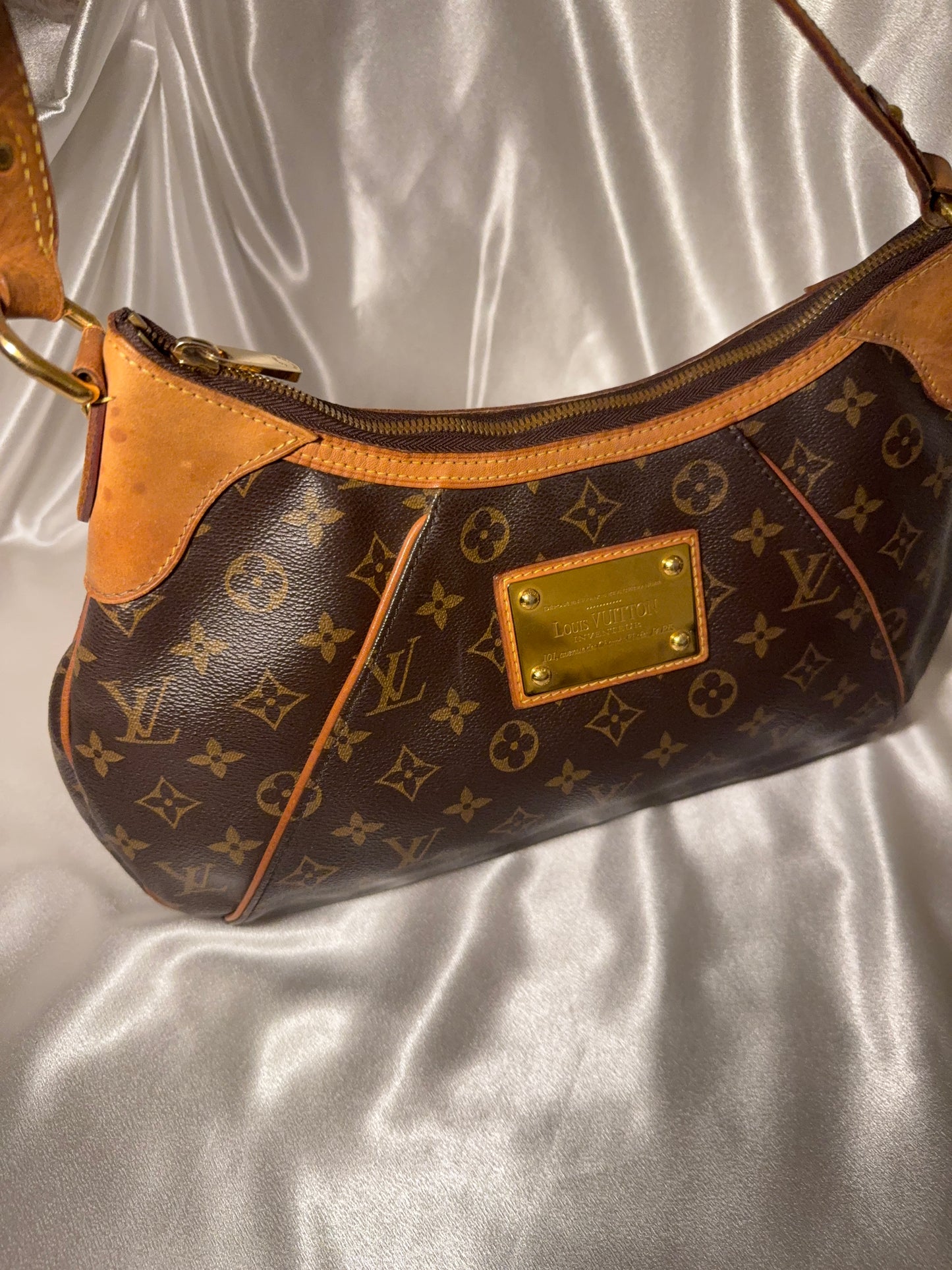 Louis Vuitton Thames GM