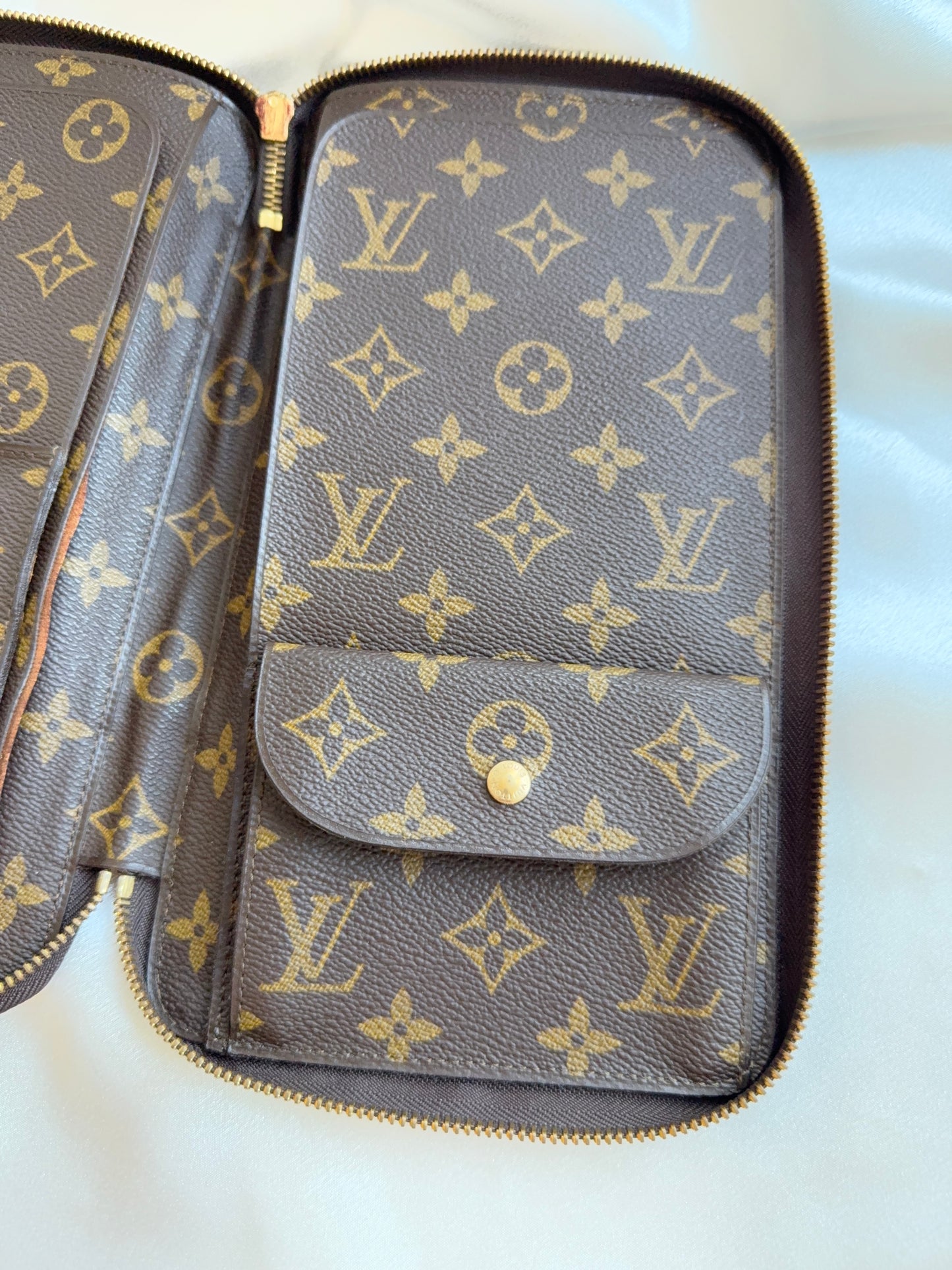 Louis Vuitton de Voyage travel organizer