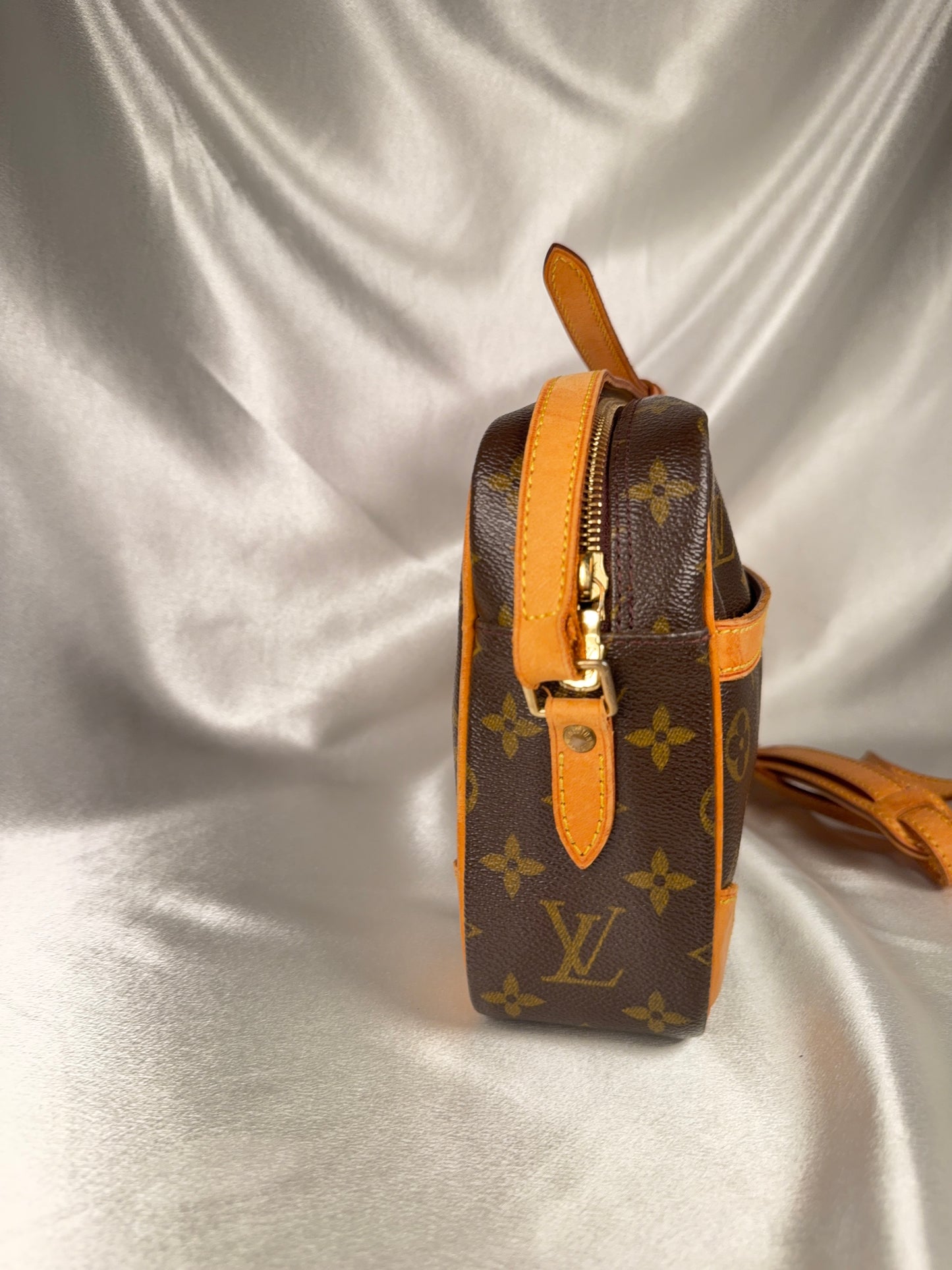 Louis Vuitton Trocadero 30 crossbody