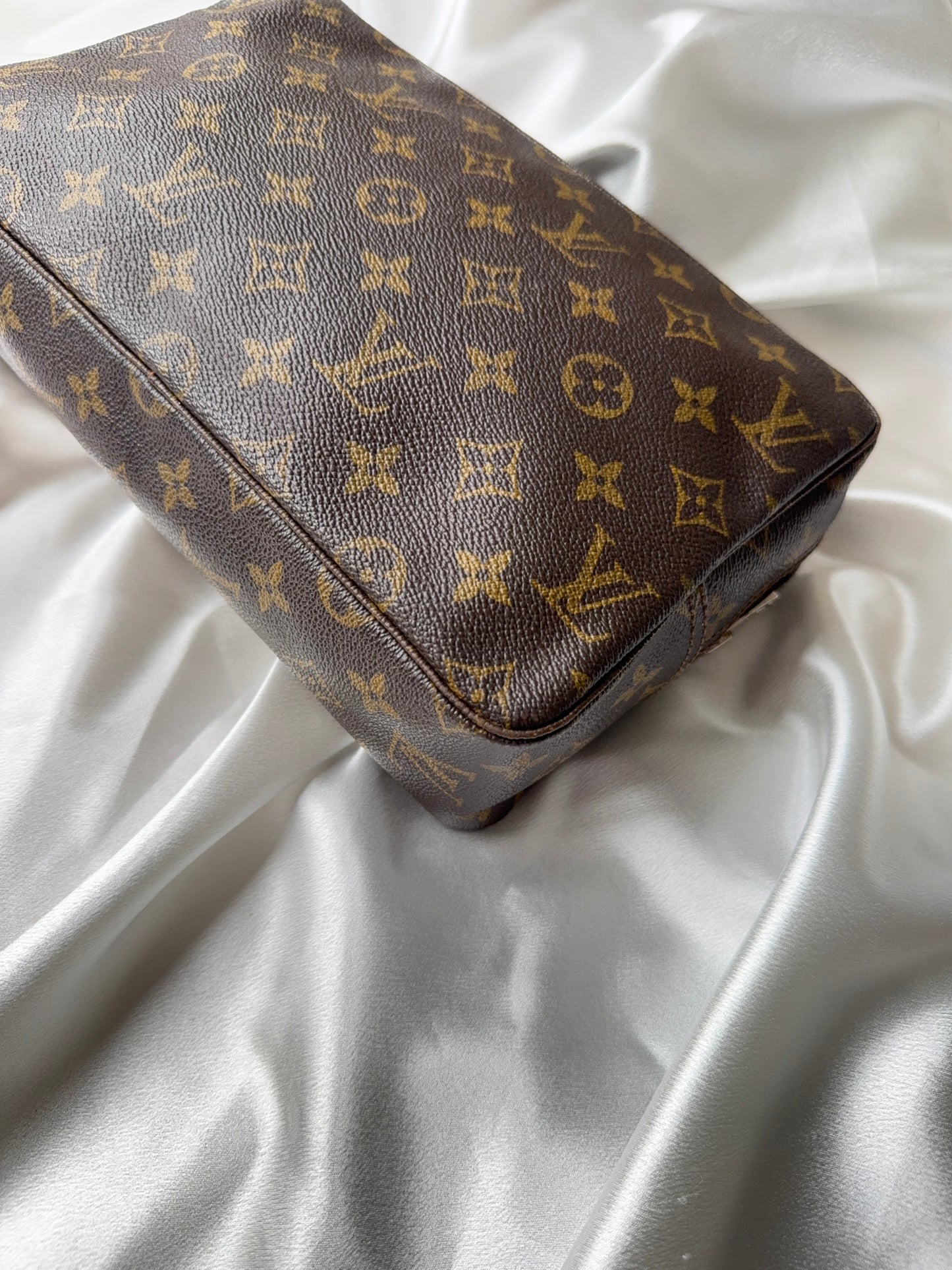 Louis Vuitton trousse 28 toilette