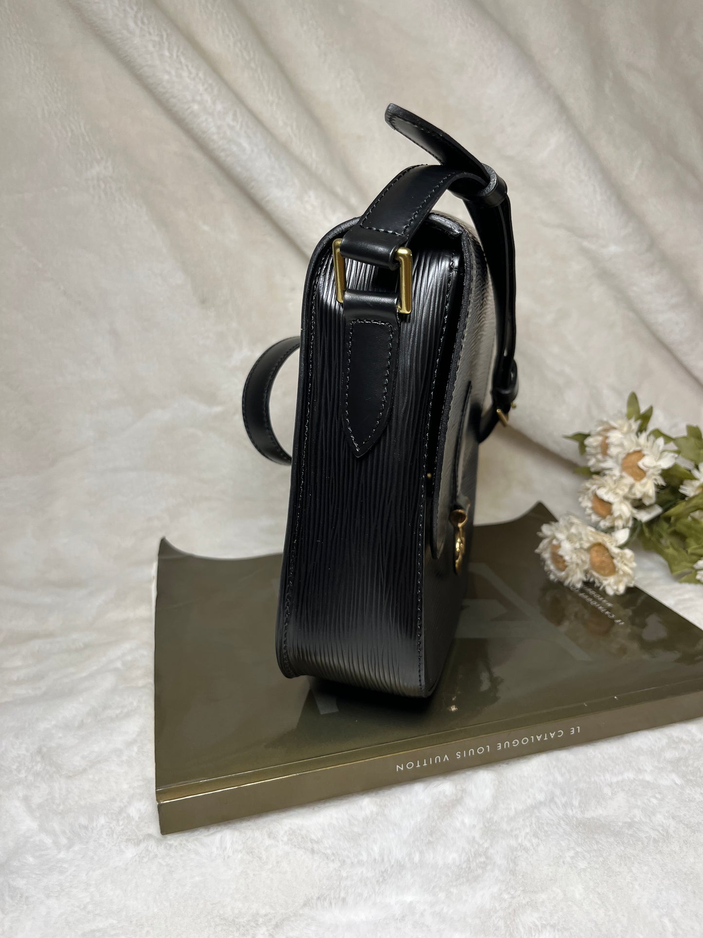 Authentic pre-owned Louis Vuitton Saint Cloud GM epi noir