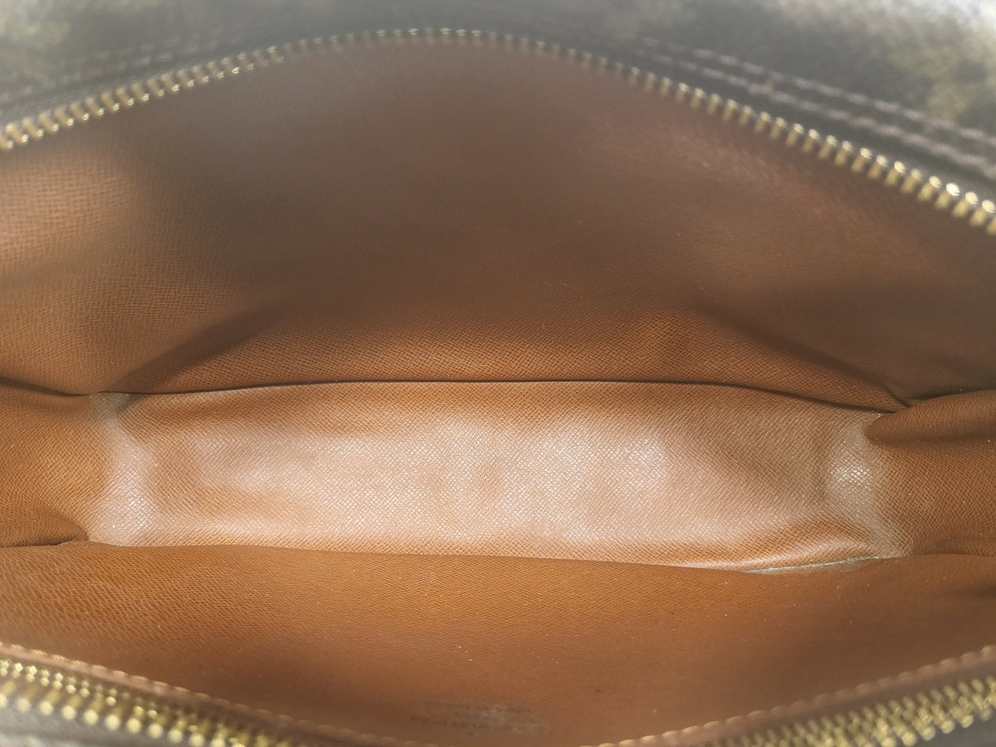 Authentic pre-owned Louis Vuitton Trocadero 23 crossbody shoulder bag