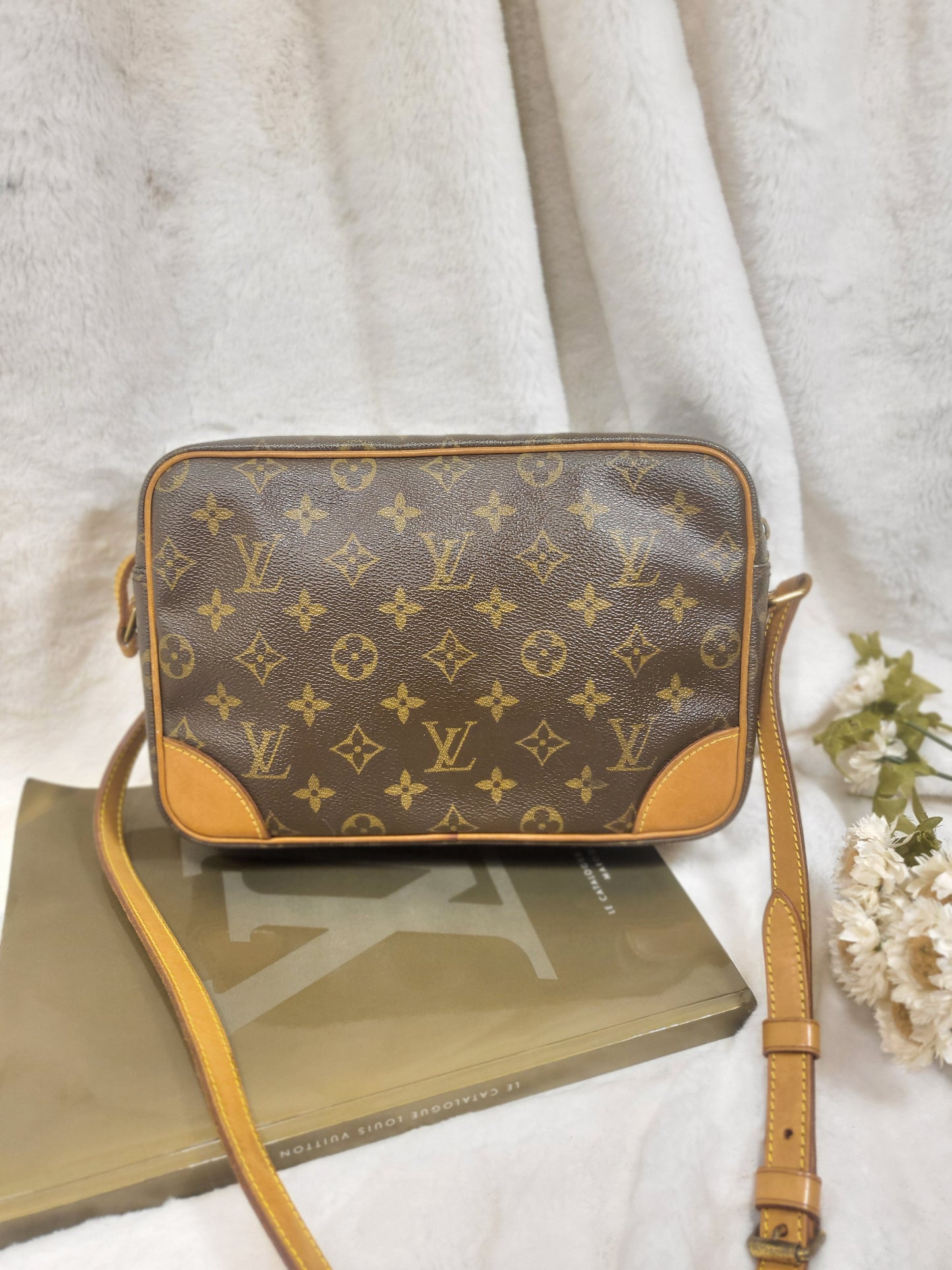 Authentic pre-owned Louis Vuitton Trocadero 23 crossbody shoulder bag