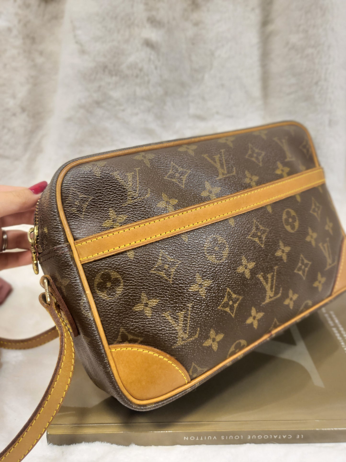 Authentic pre-owned Louis Vuitton Trocadero 23 crossbody shoulder bag