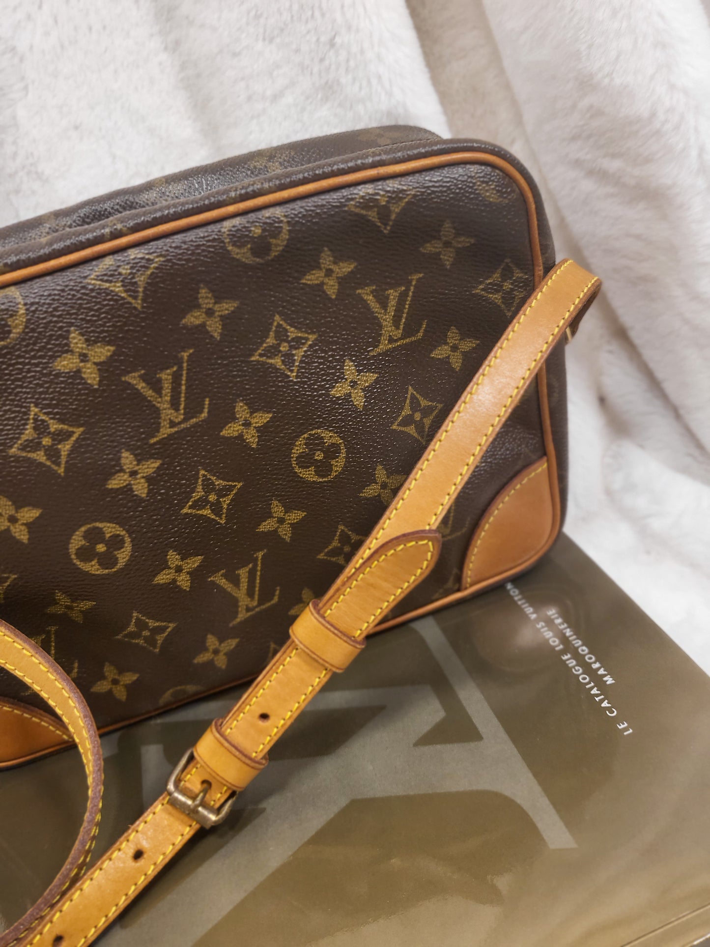 Authentic pre-owned Louis Vuitton Trocadero 23 crossbody shoulder bag