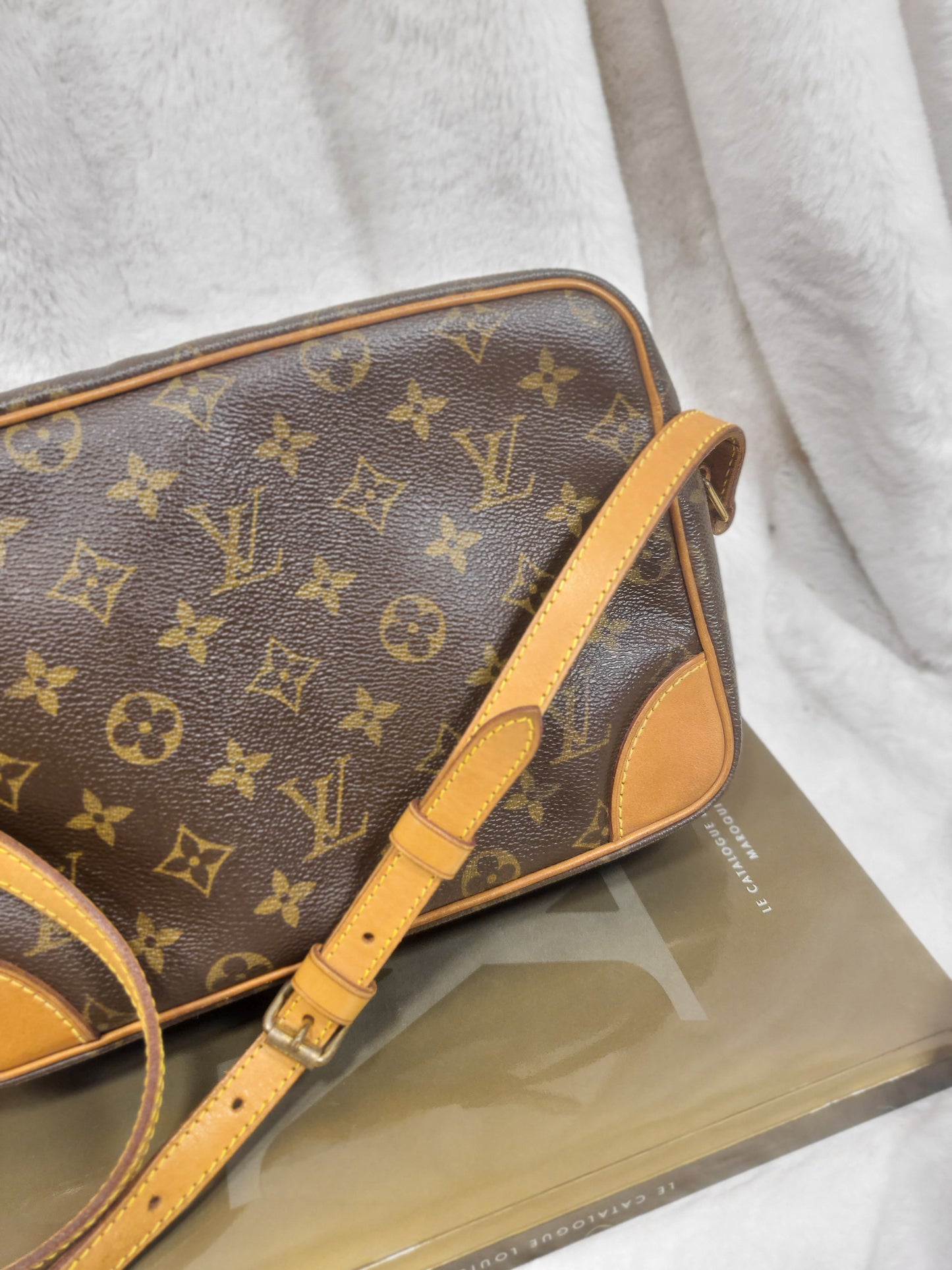 Authentic pre-owned Louis Vuitton Trocadero 23 crossbody shoulder bag