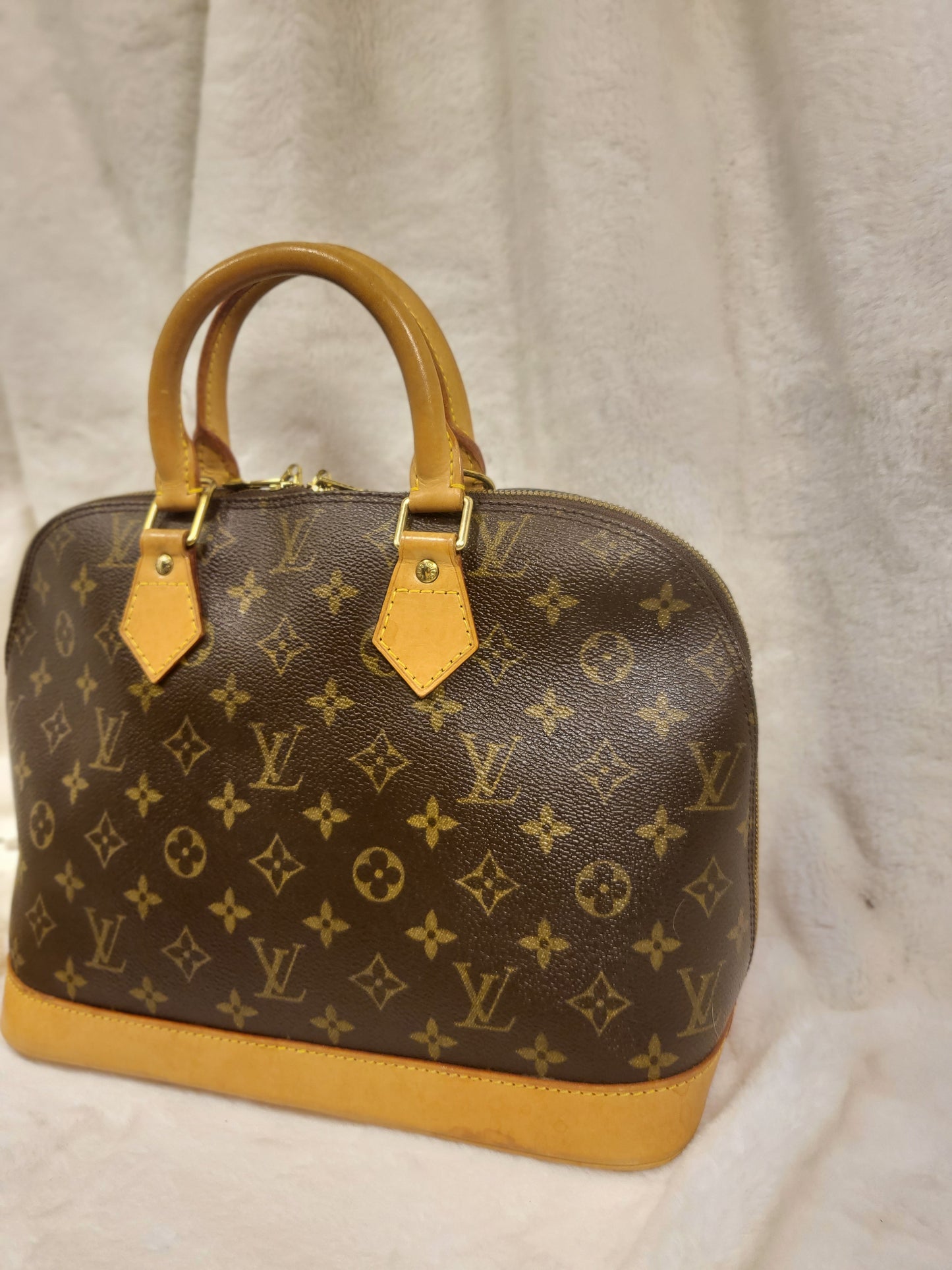 Authentic pre-owned Louis Vuitton Alma pm