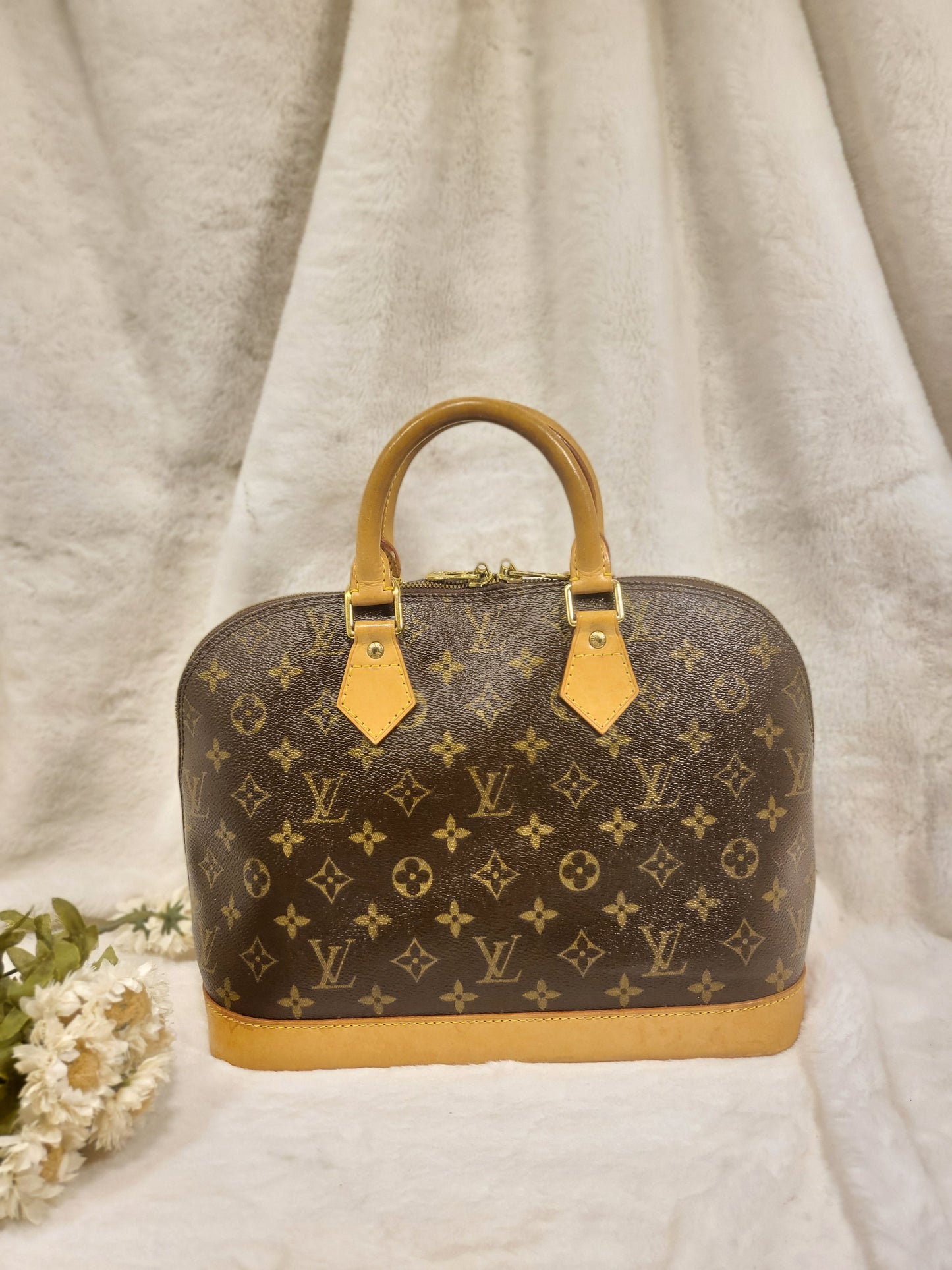 Authentic pre-owned Louis Vuitton Alma pm