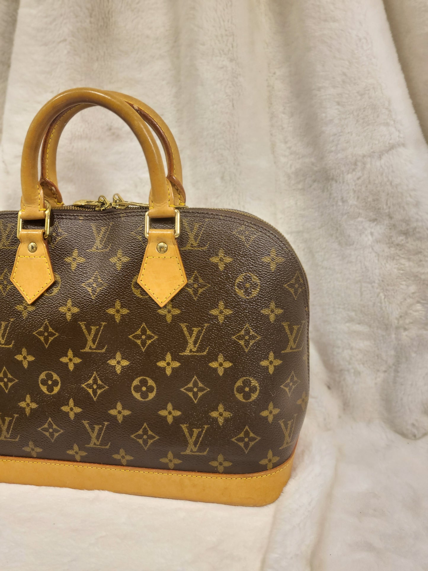Authentic pre-owned Louis Vuitton Alma pm