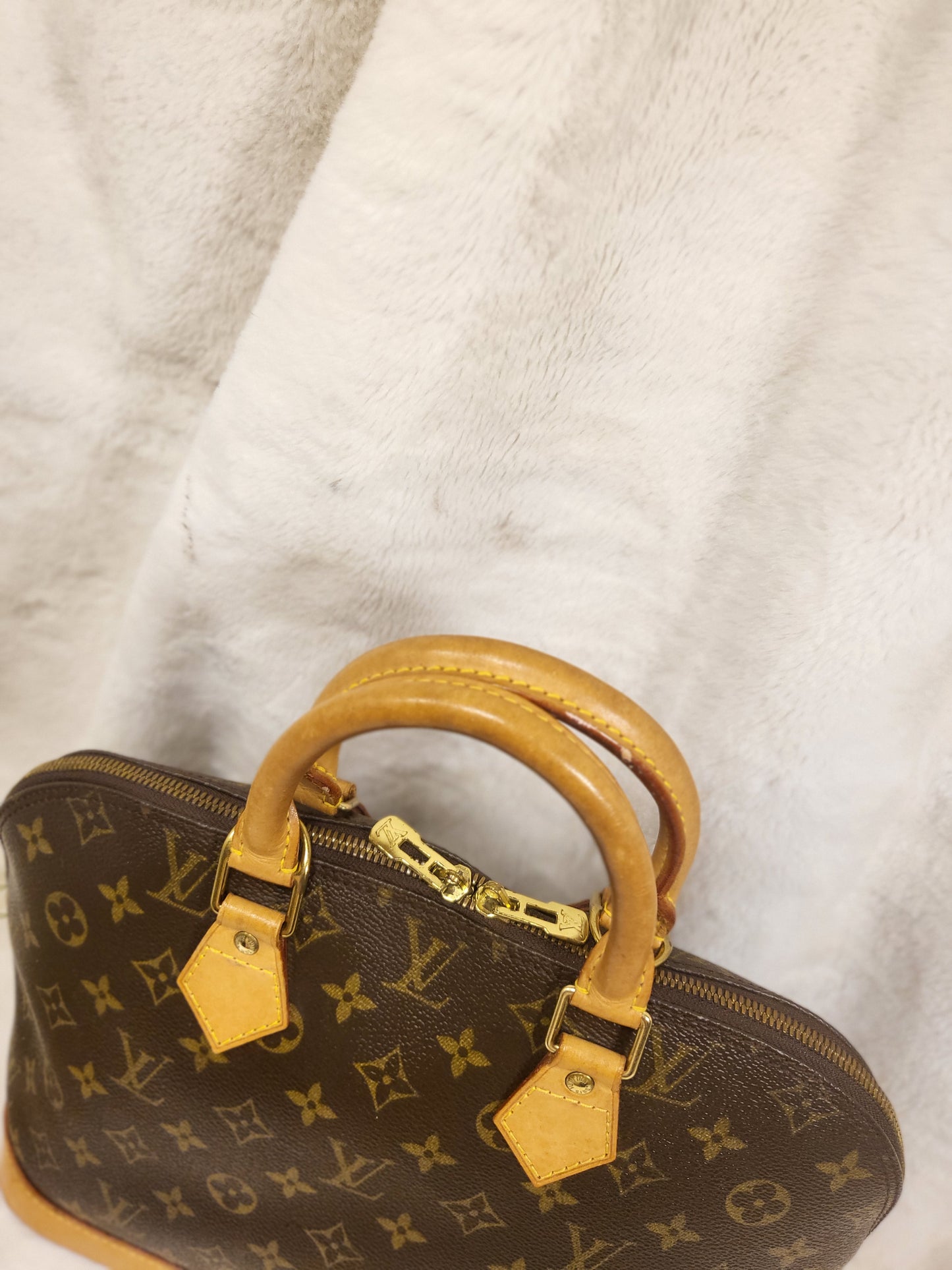 Authentic pre-owned Louis Vuitton Alma pm