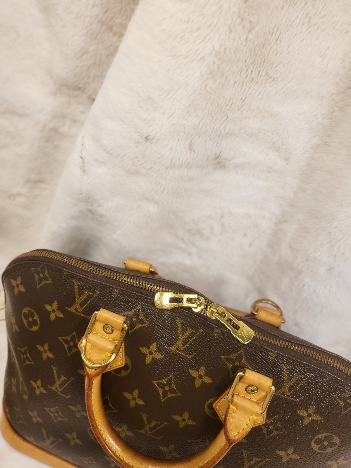 Authentic pre-owned Louis Vuitton Alma pm