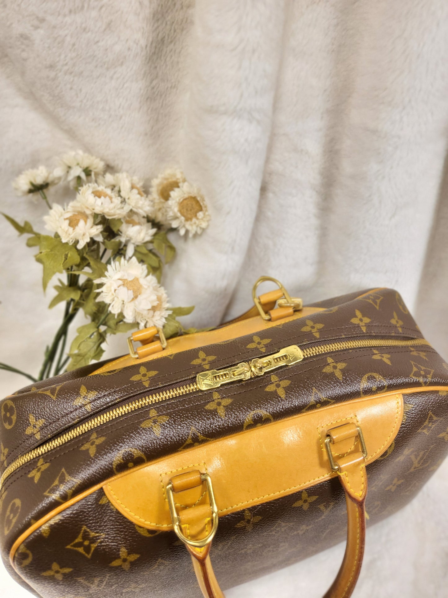 Authentic pre-owned Louis Vuitton Deauville top handle bag