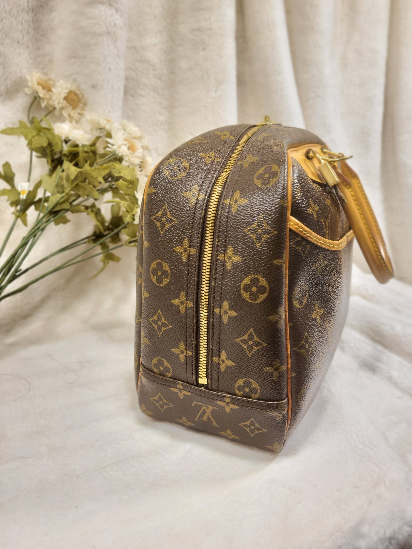 Authentic pre-owned Louis Vuitton Deauville top handle bag