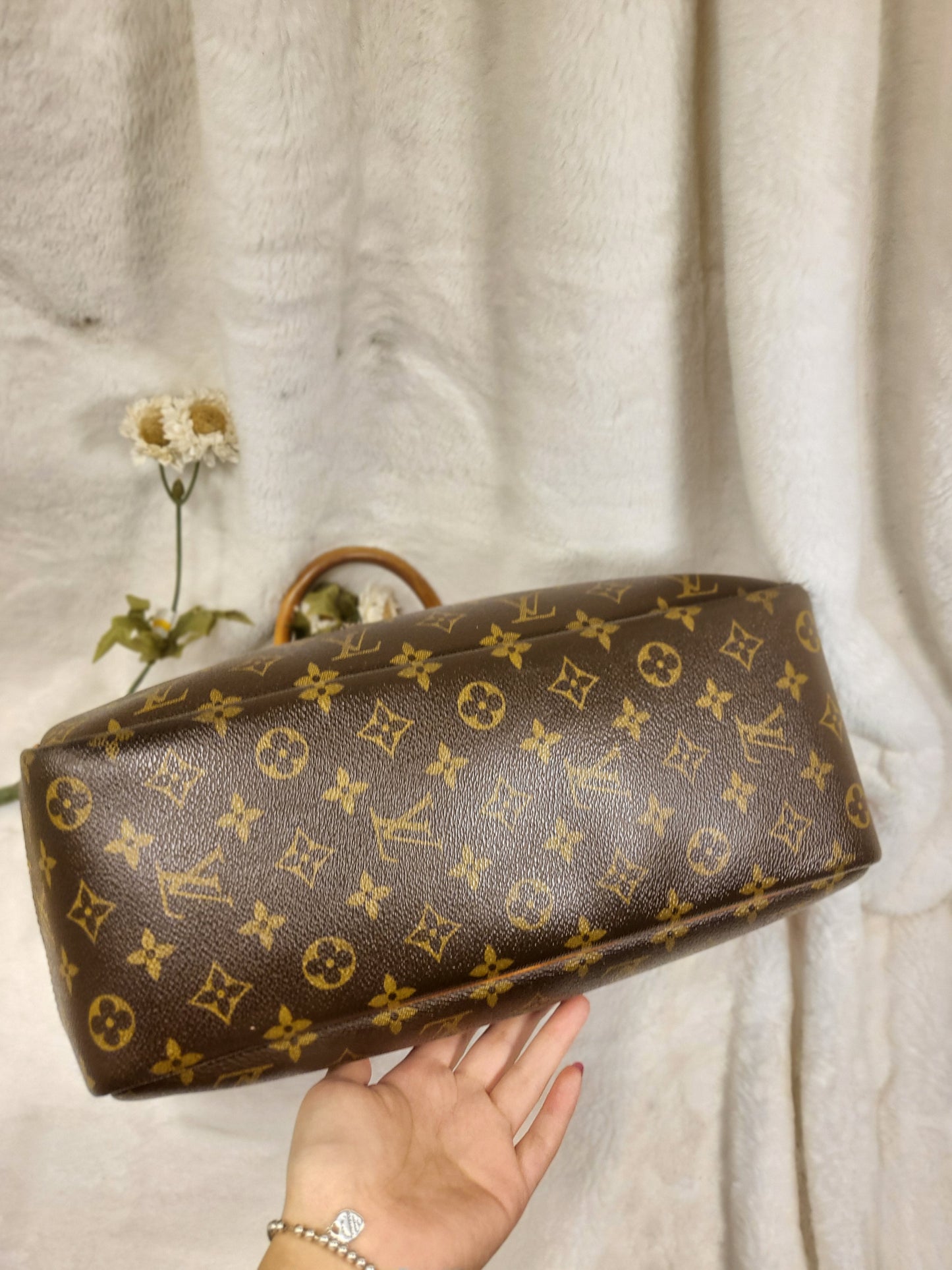 Authentic pre-owned Louis Vuitton Deauville top handle bag