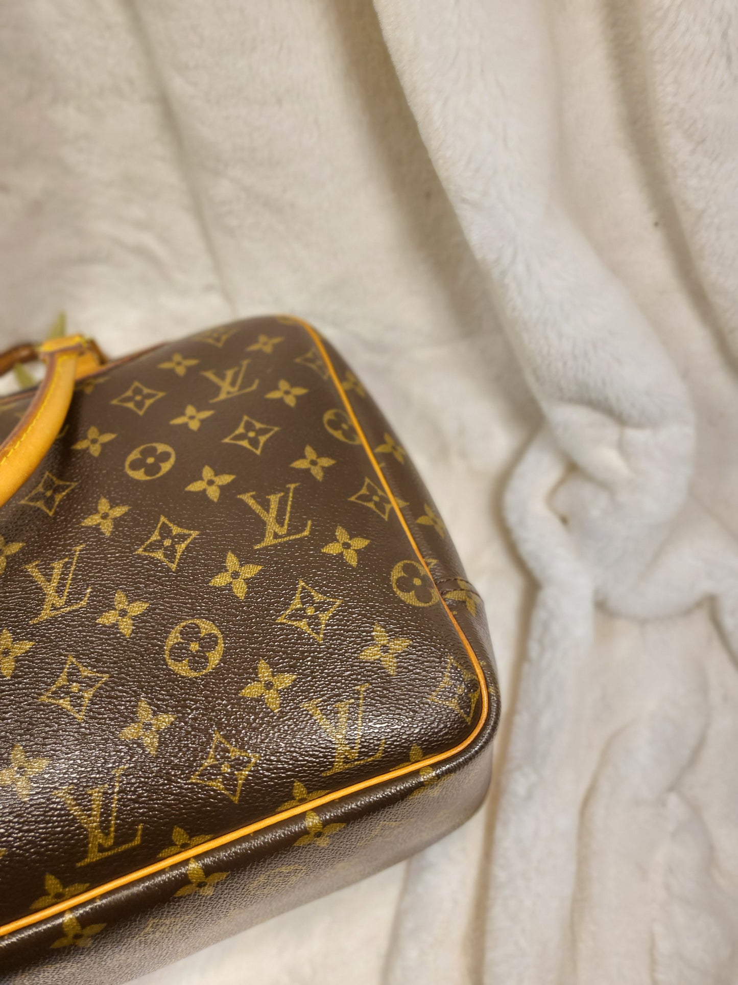 Authentic pre-owned Louis Vuitton Deauville top handle bag