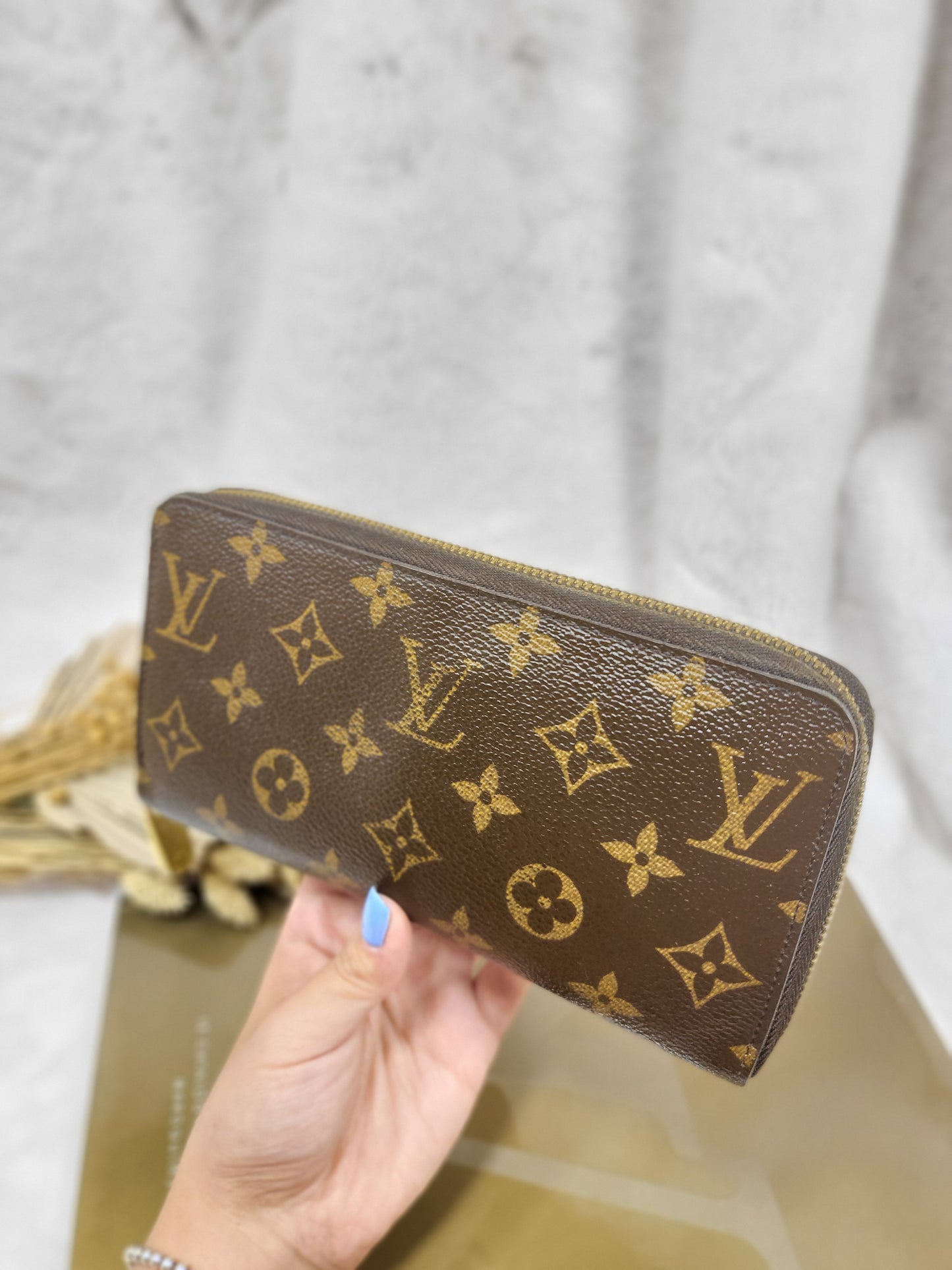 Authentic pre-owned Louis Vuitton Zippy compact wallet