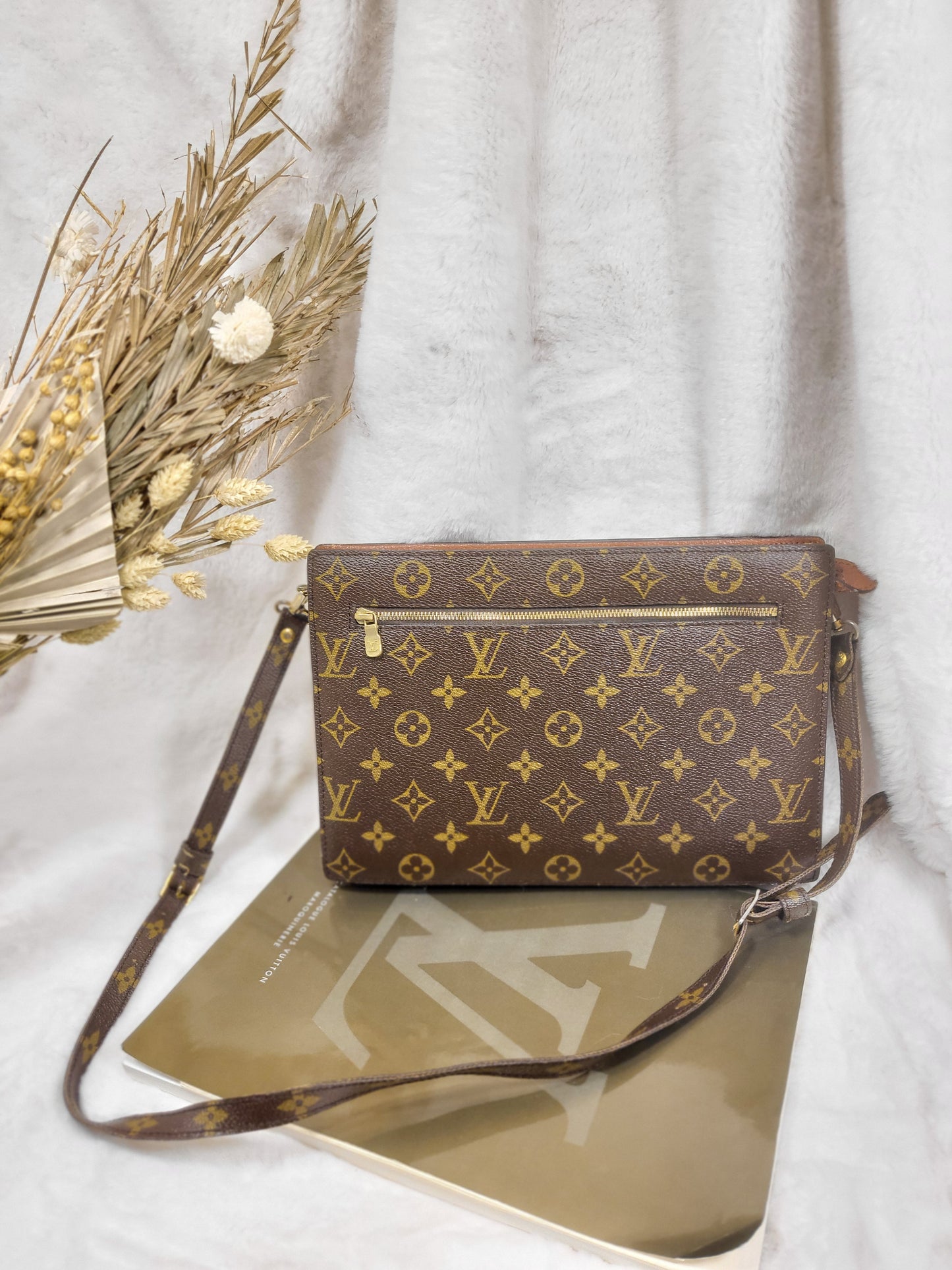 Authentic pre-owned Louis Vuitton Enghien monogram crossbody shoulder bag