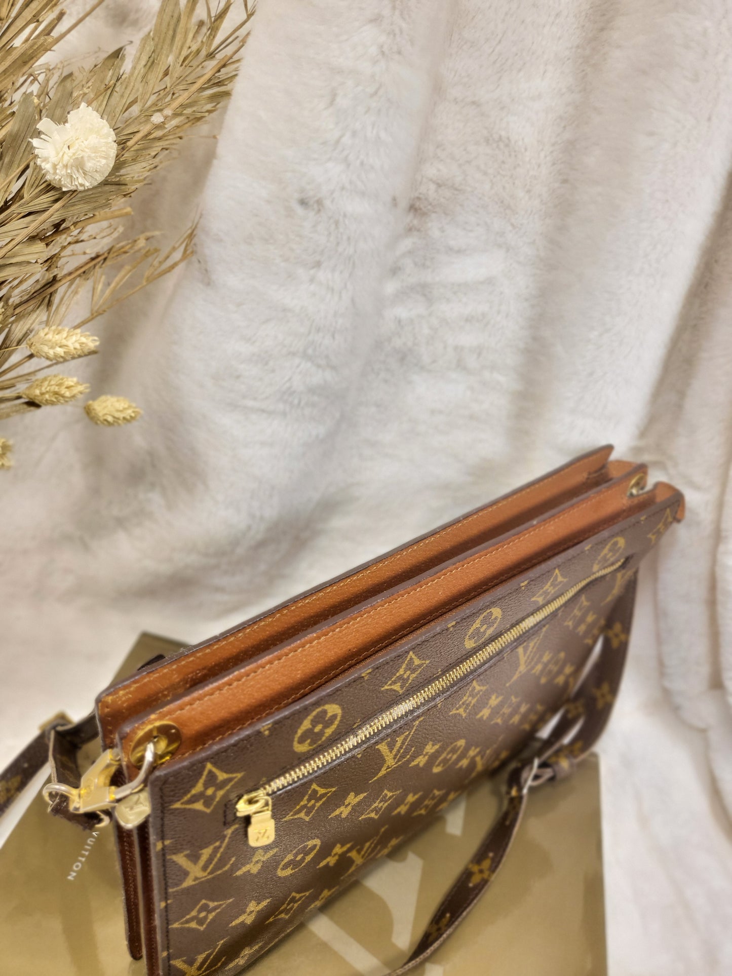 Authentic pre-owned Louis Vuitton Enghien monogram crossbody shoulder bag