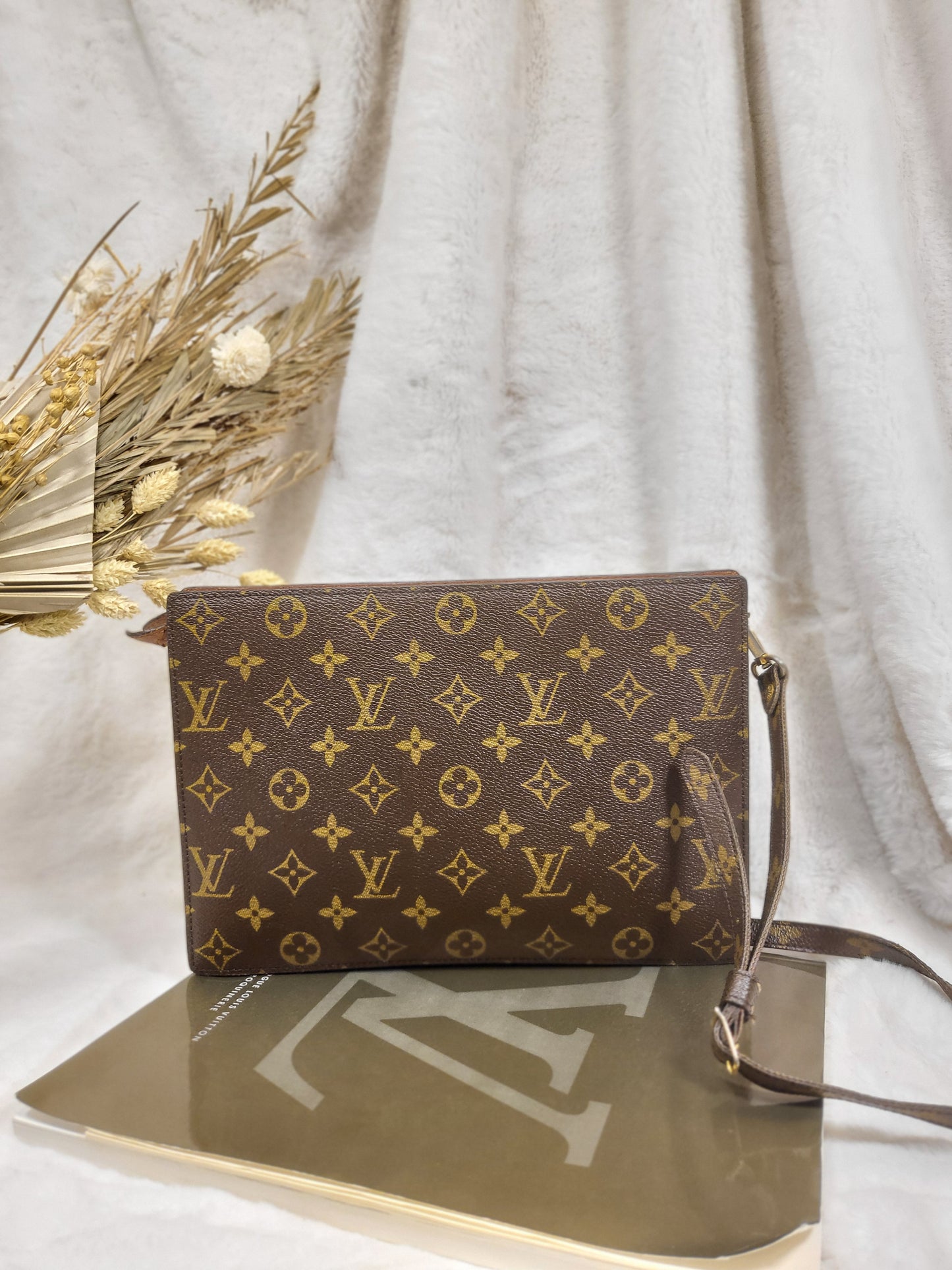 Authentic pre-owned Louis Vuitton Enghien monogram crossbody shoulder bag