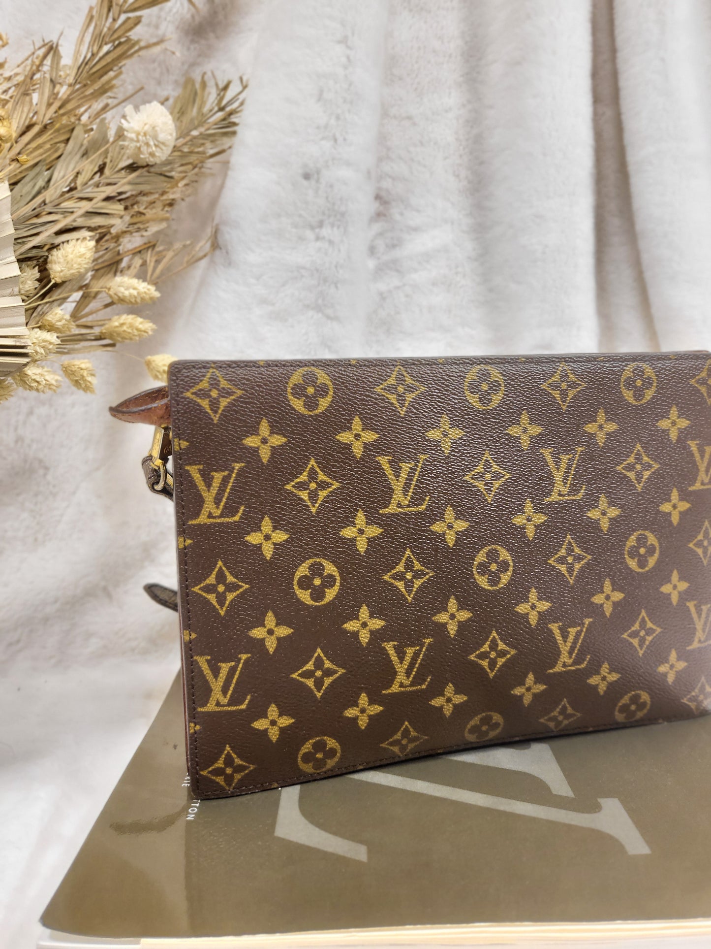 Authentic pre-owned Louis Vuitton Enghien monogram crossbody shoulder bag