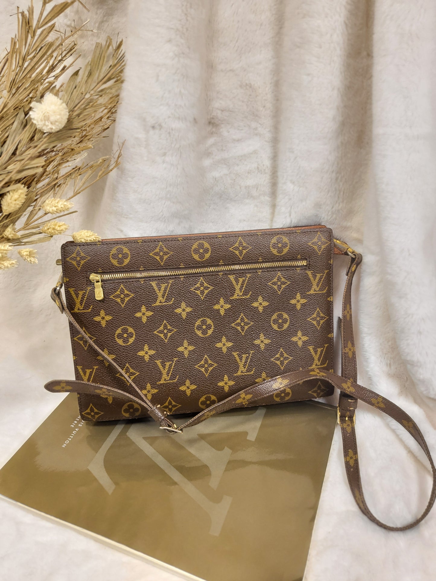 Authentic pre-owned Louis Vuitton Enghien monogram crossbody shoulder bag