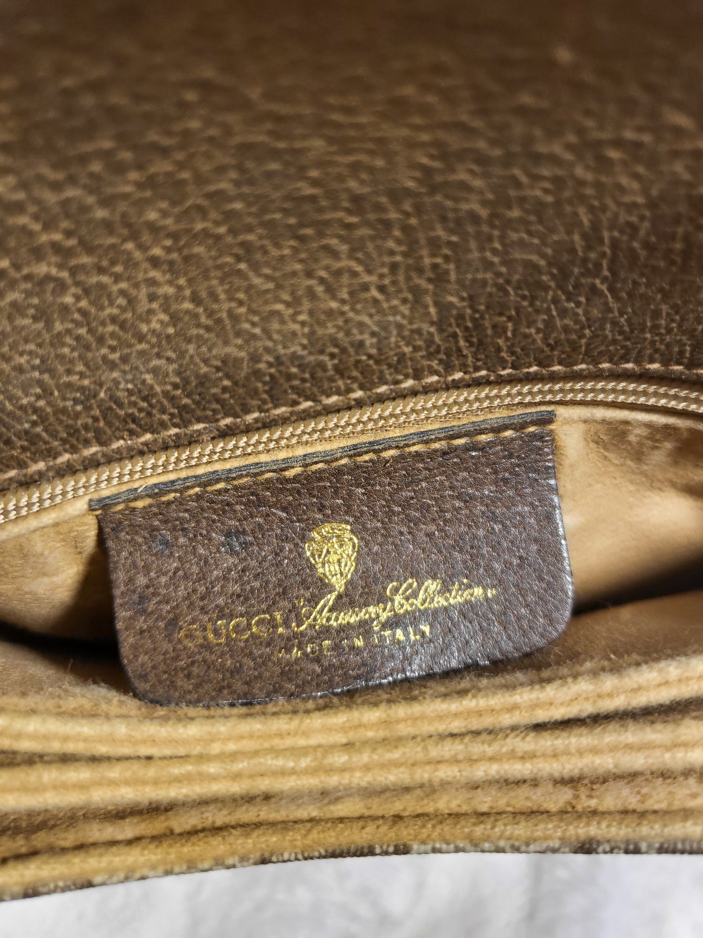 Authentic pre-owned vintage Gucci crossbody shoulder bag