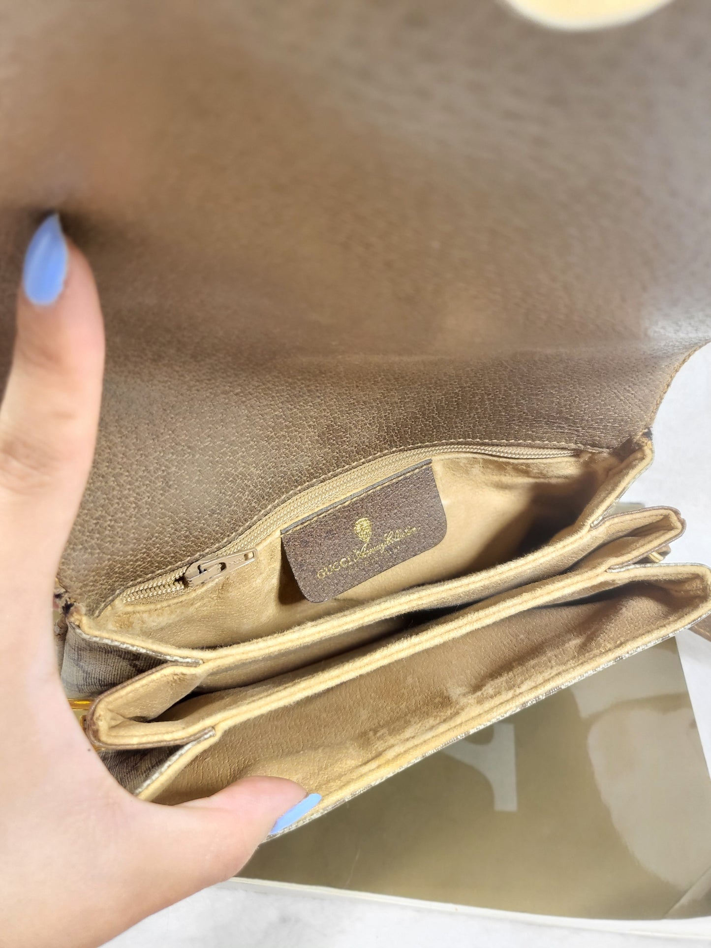 Authentic pre-owned vintage Gucci crossbody shoulder bag