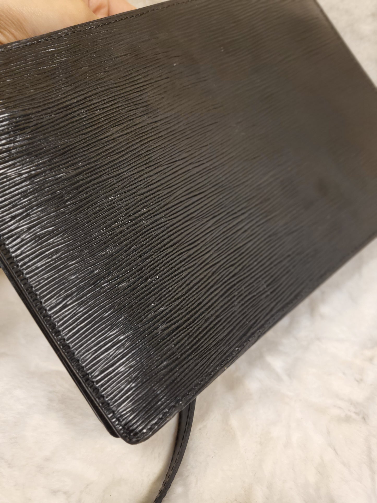Authentic pre-owned Louis Vuitton Enghien Noir epi crossbody shoulder bag