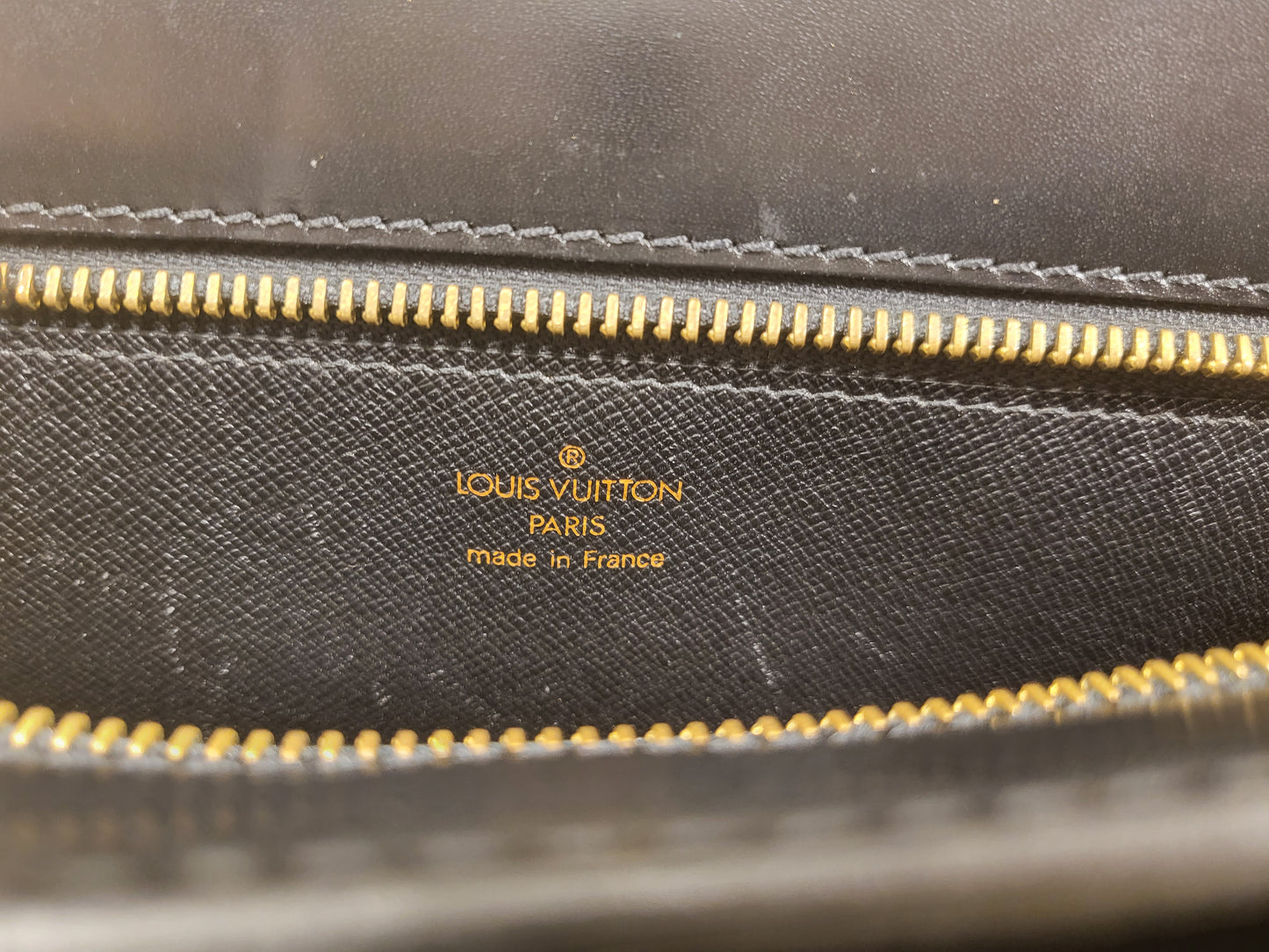 Authentic pre-owned Louis Vuitton Enghien Noir epi crossbody shoulder bag