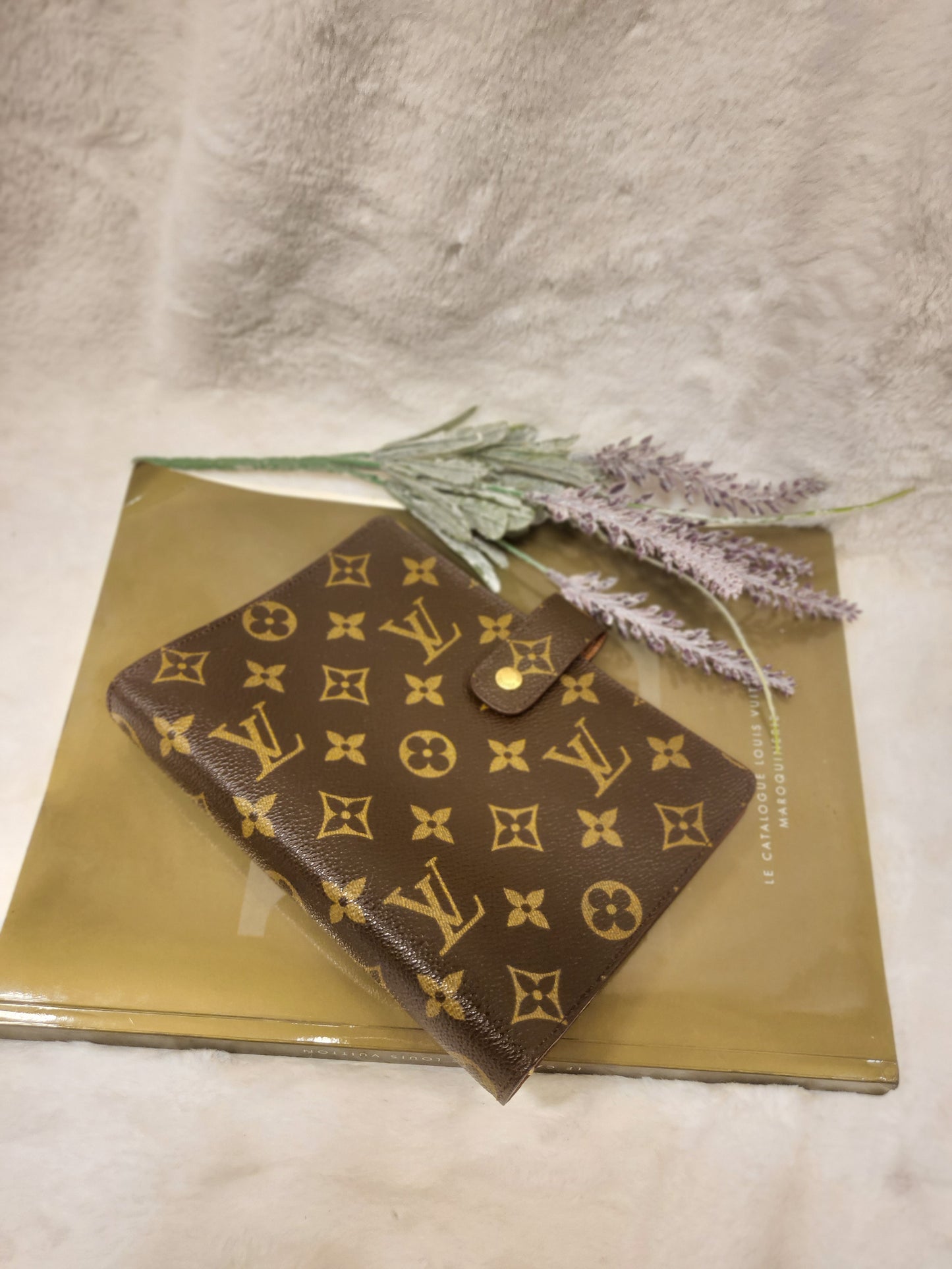 Authentic pre-owned Louis Vuitton agenda mm notepad holder