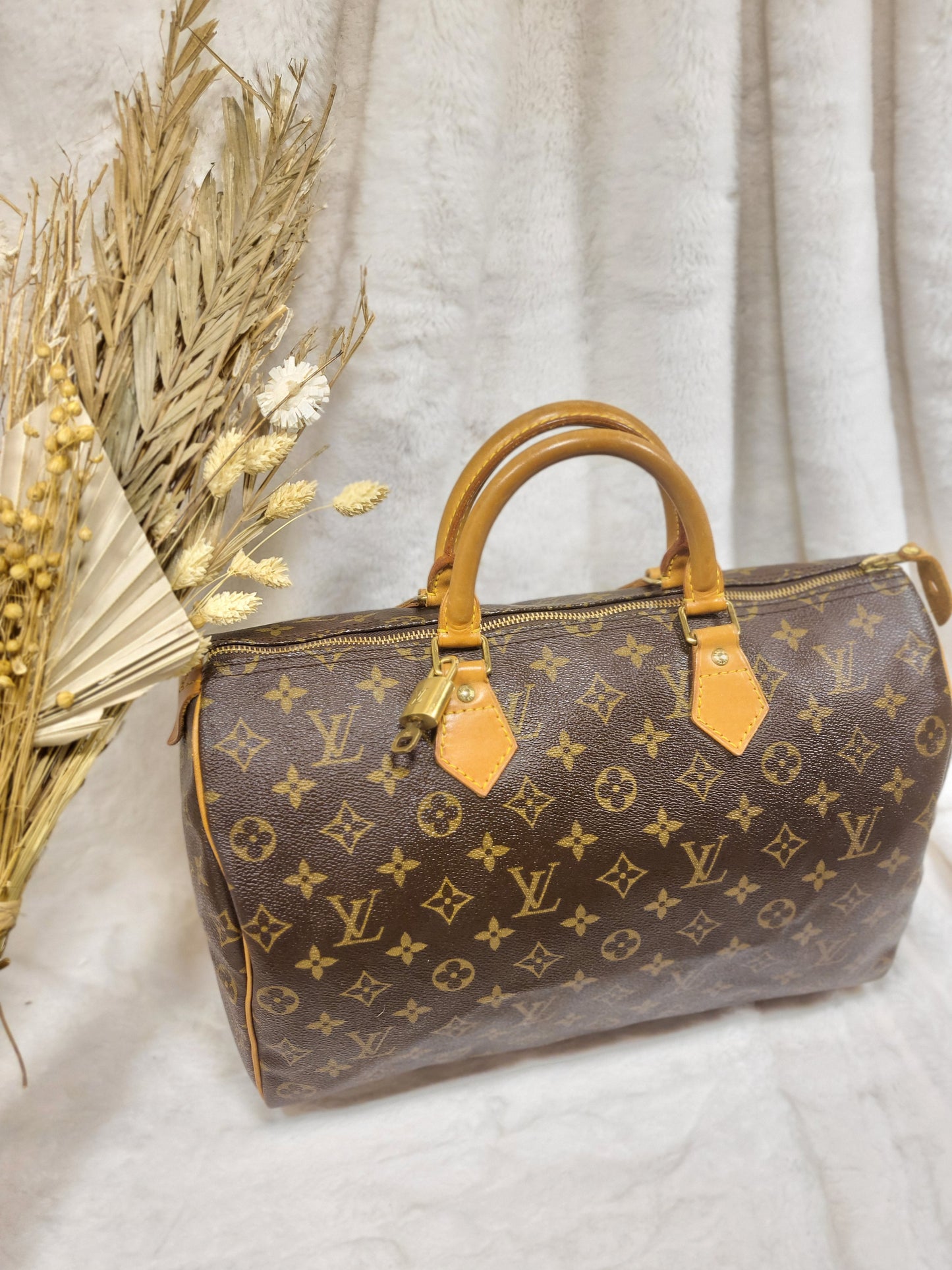 Authentic pre-owned Louis Vuitton Speedy 35