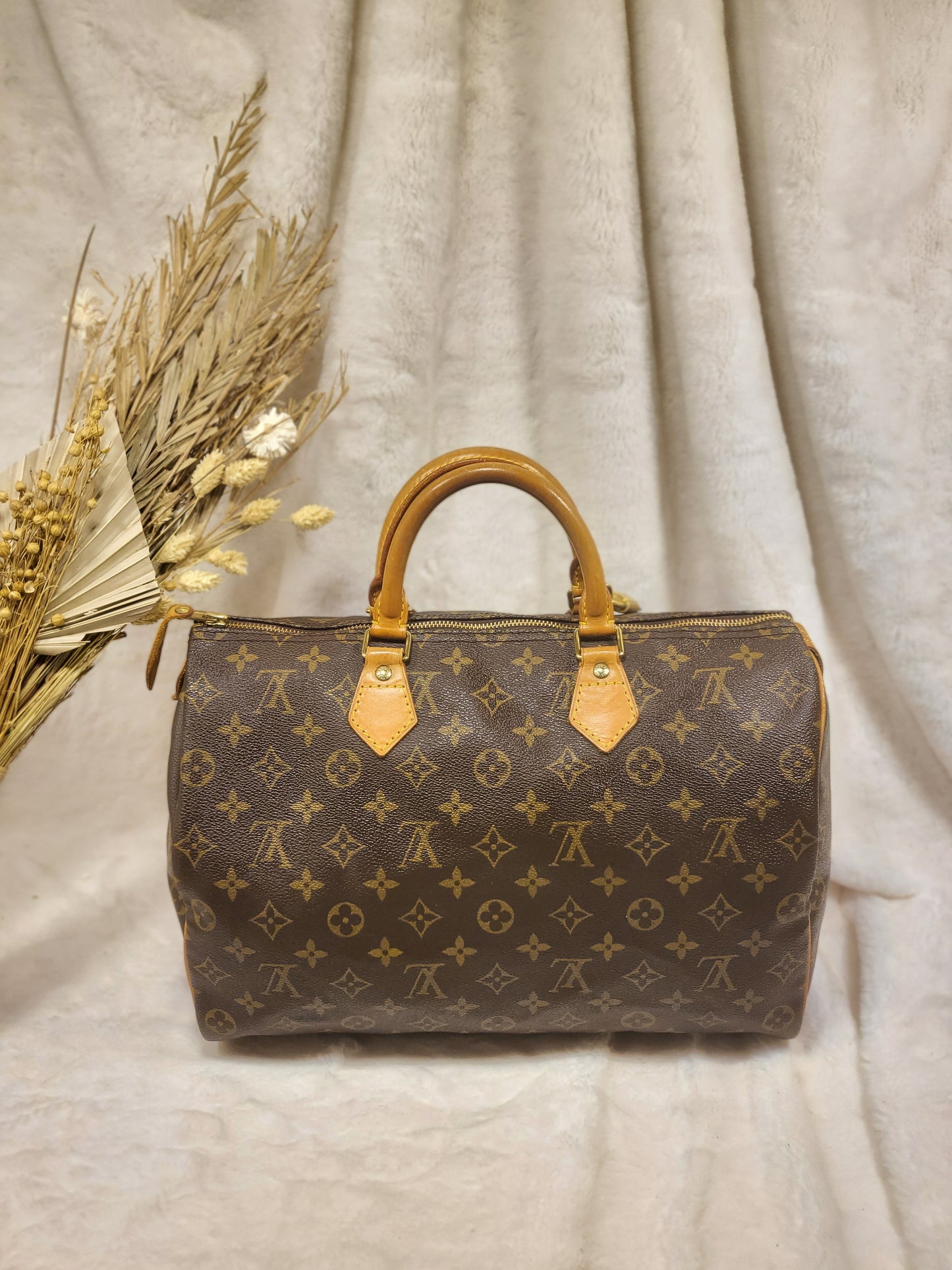 Authentic pre-owned Louis Vuitton Speedy 35