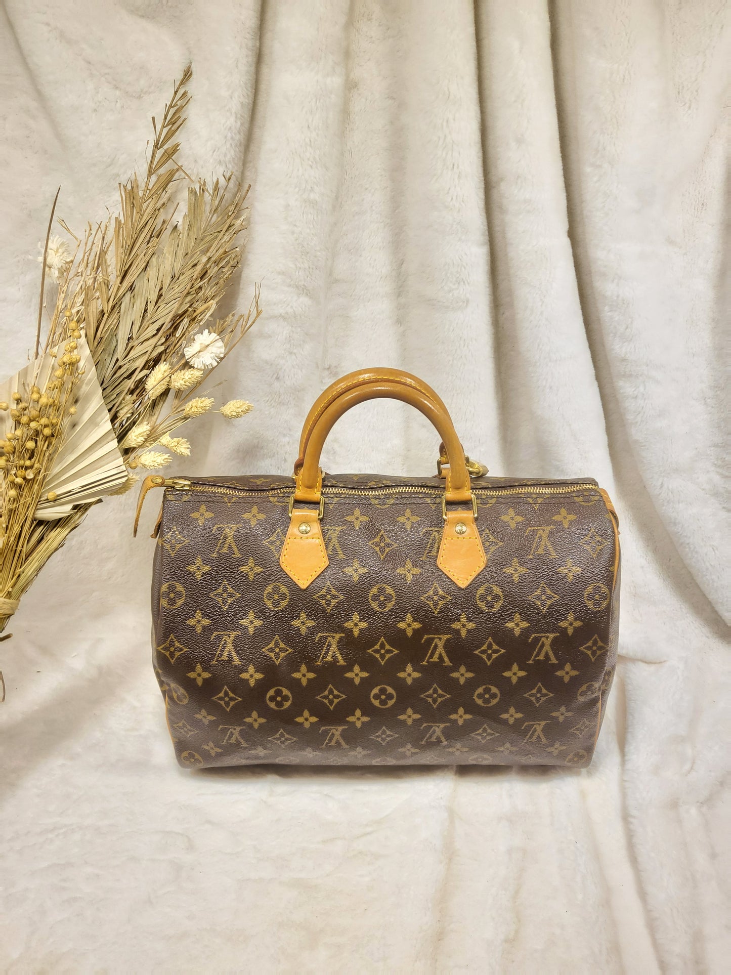 Authentic pre-owned Louis Vuitton Speedy 35