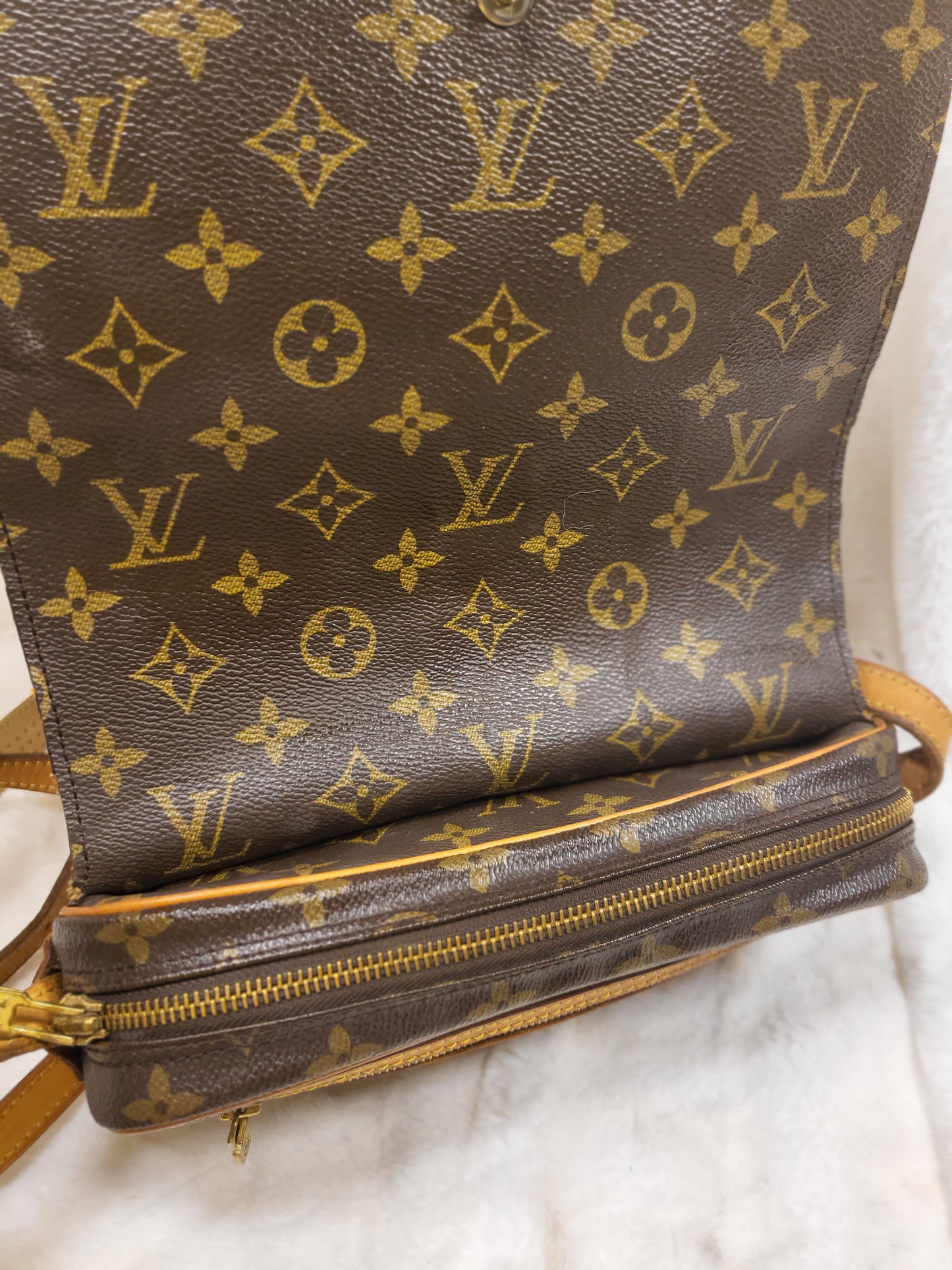 Authentic pre-owned Louis Vuitton Saint Germain 23 crossbody shoulder bag