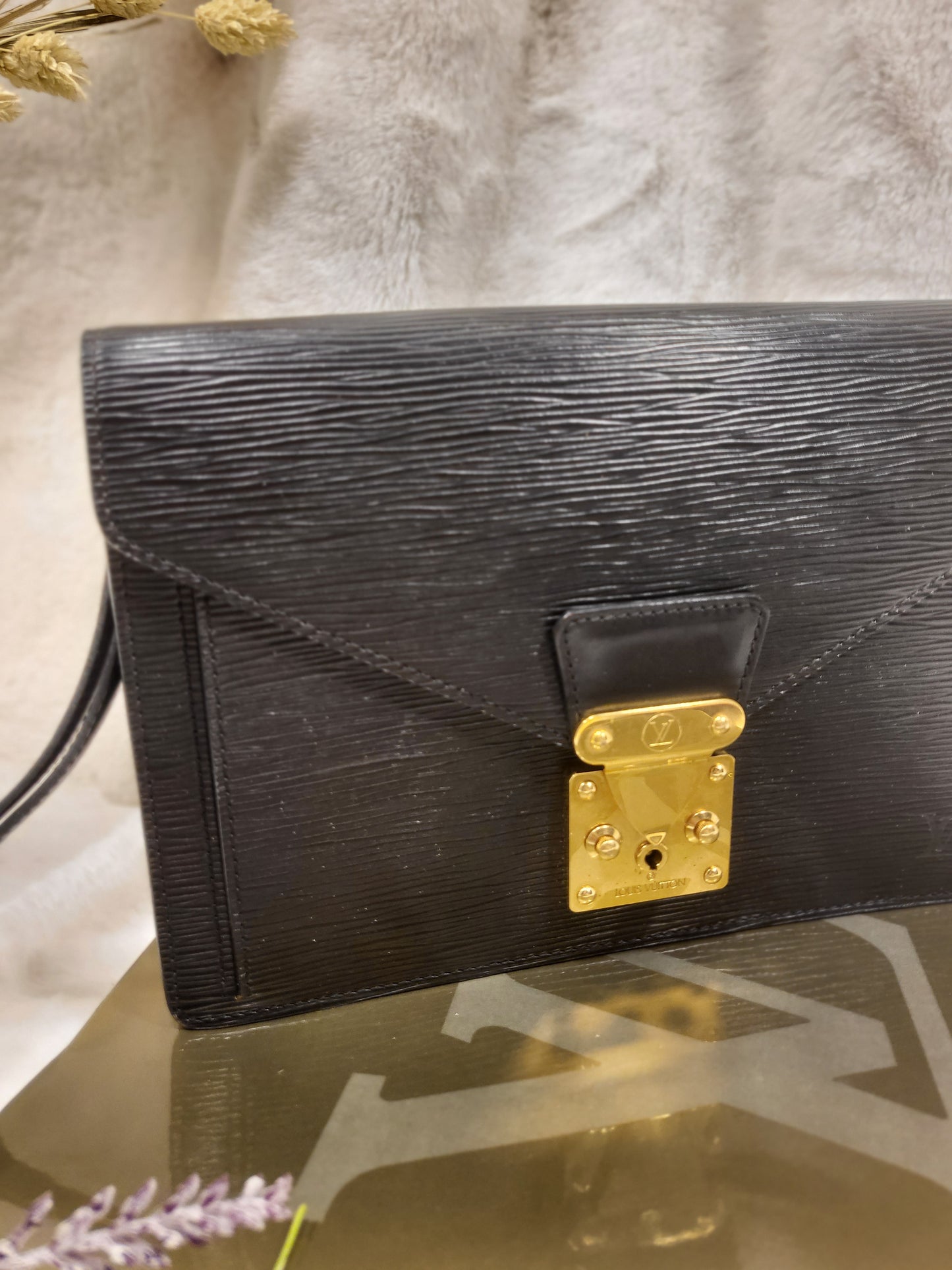 Authentic pre-owned Louis Vuitton Serie Dragonne epi black noir clutch
