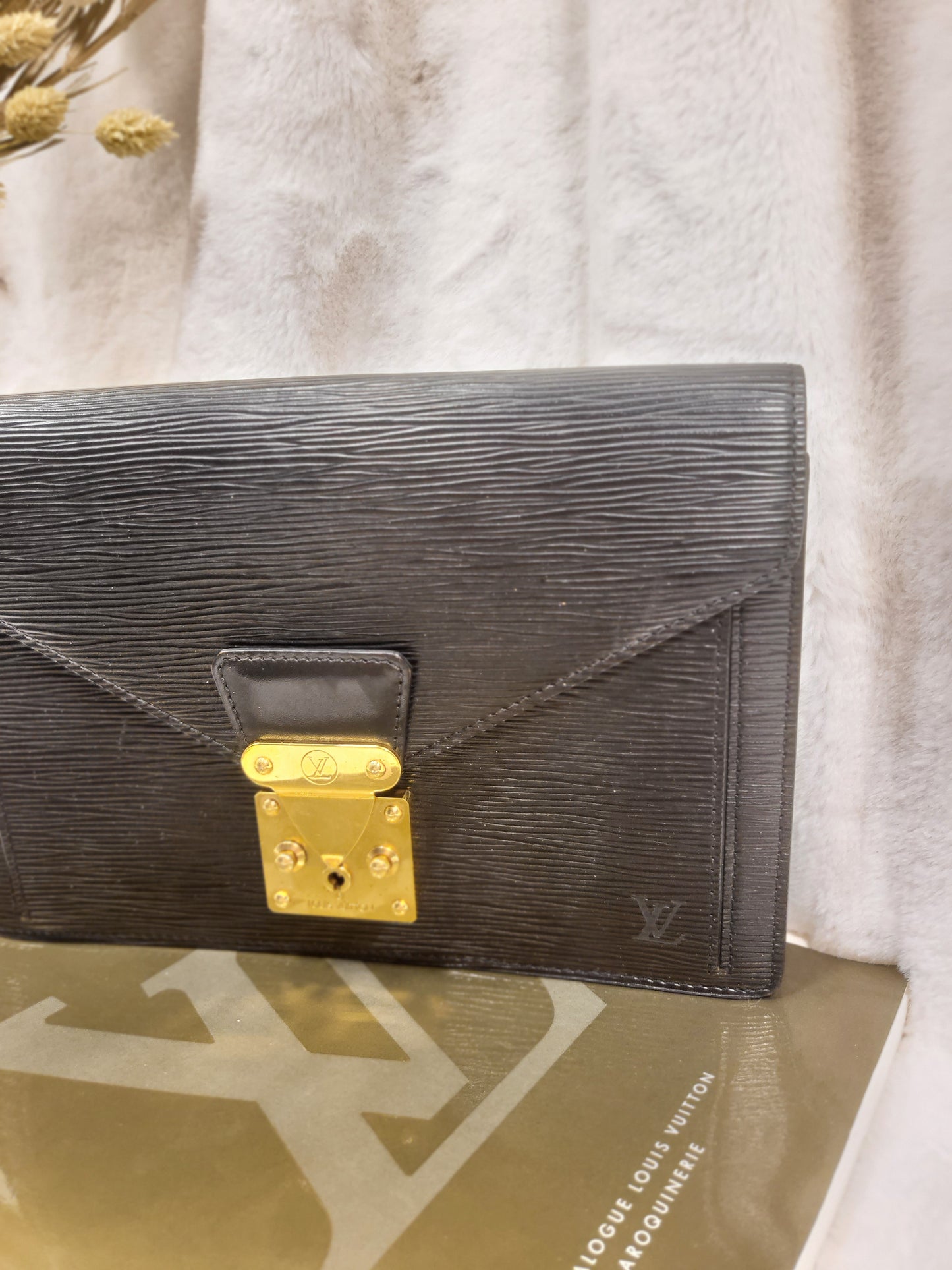 Authentic pre-owned Louis Vuitton Serie Dragonne epi black noir clutch