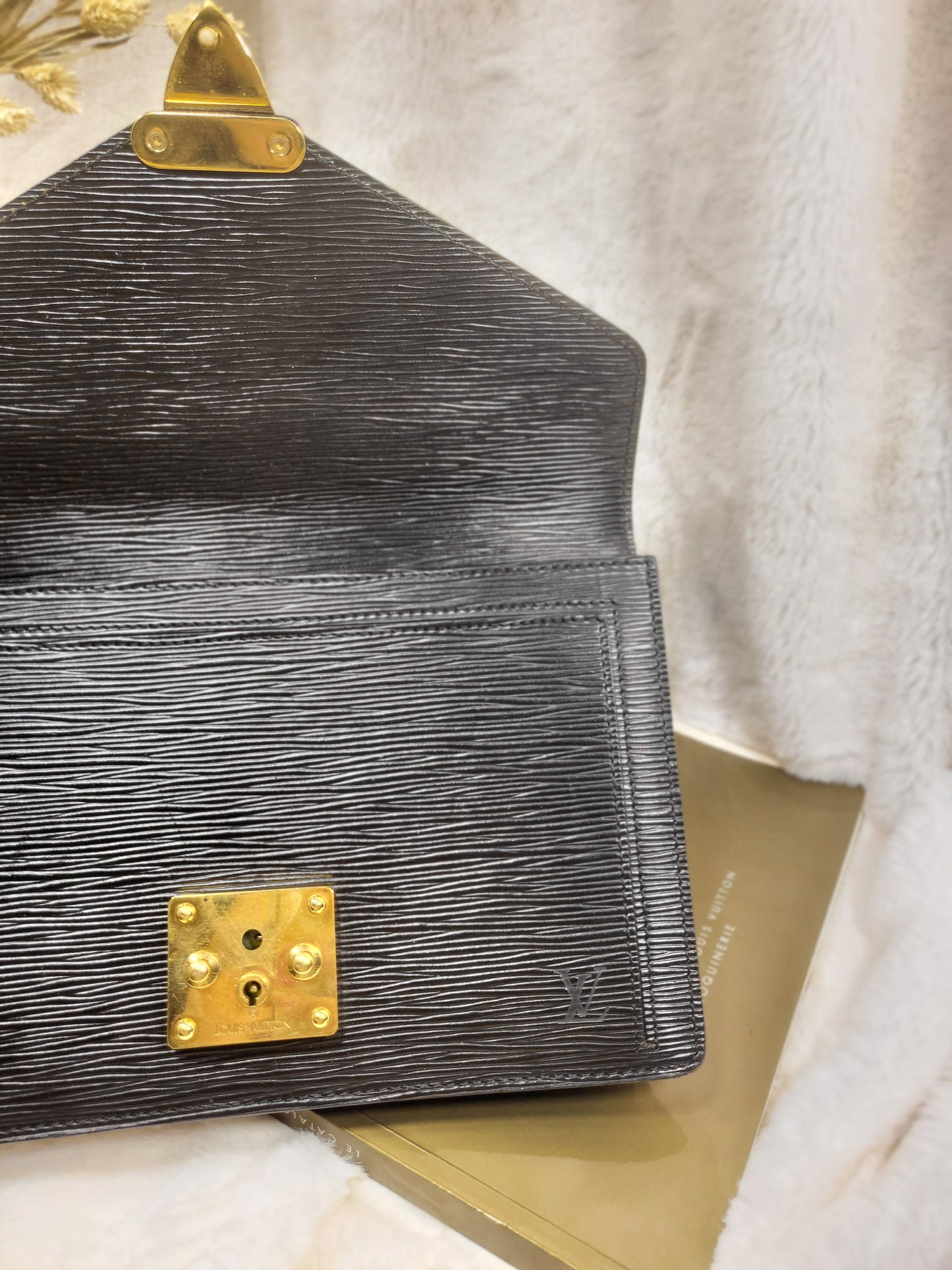 Authentic pre-owned Louis Vuitton Serie Dragonne epi black noir clutch